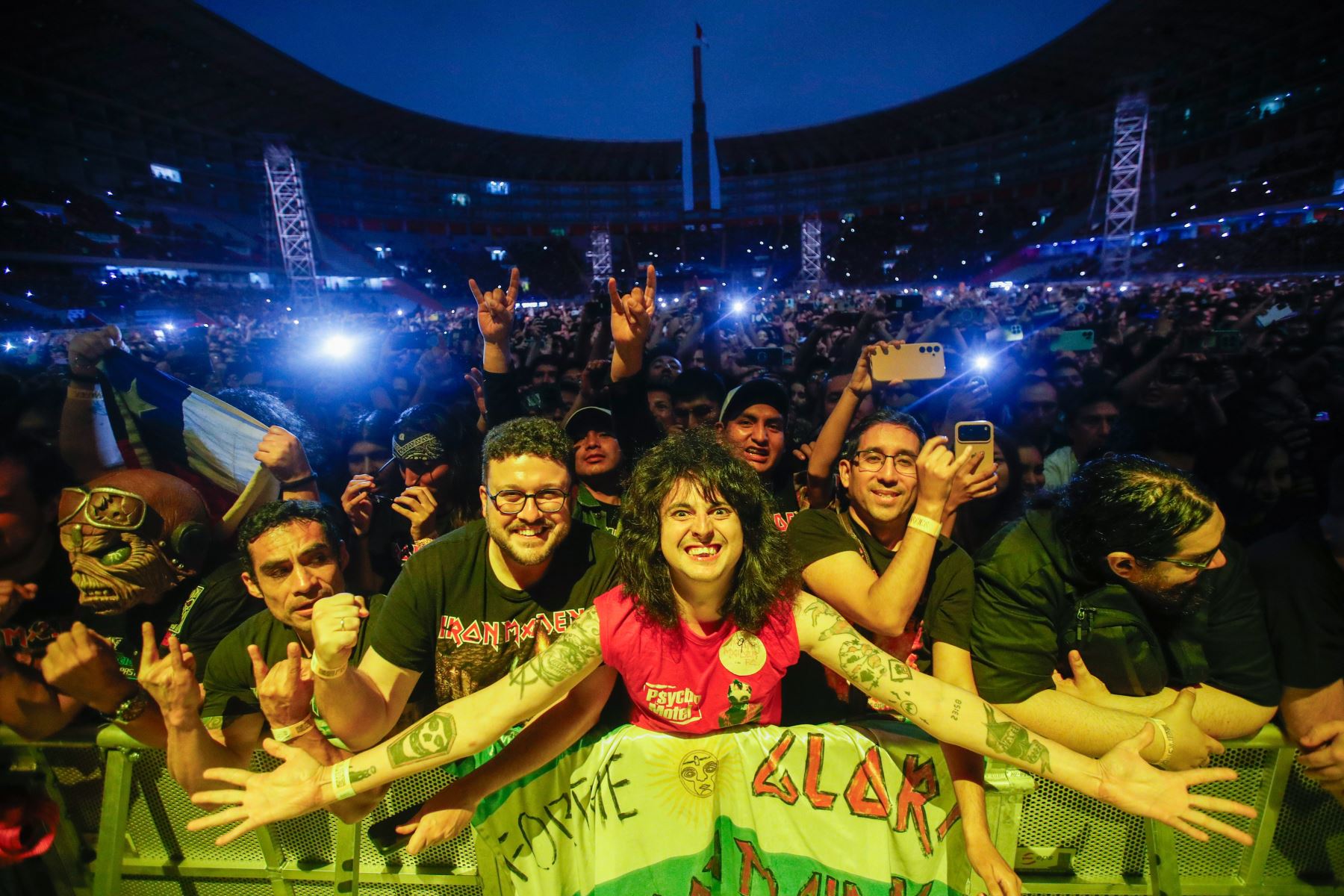 Con la energía a mil  Iron Maiden lleno de heavy metal cada rincón del Estadio Nacional, donde miles de fanáticos vivieron los 50 años de historia de la banda británica.  Foto: ANDINA/Ricardo Cuba