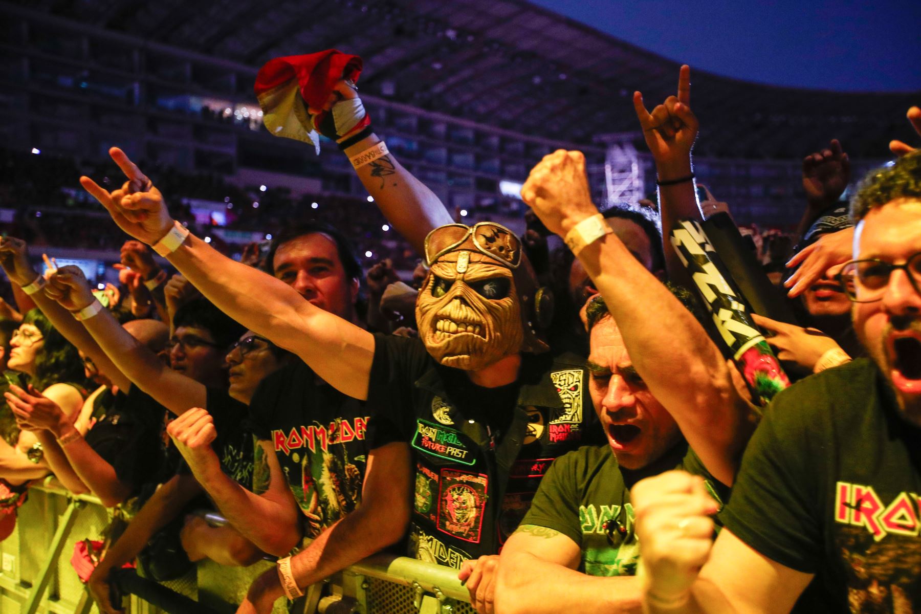 Con la energía a mil  Iron Maiden lleno de heavy metal cada rincón del Estadio Nacional, donde miles de fanáticos vivieron los 50 años de historia de la banda británica.  Foto: ANDINA/Ricardo Cuba