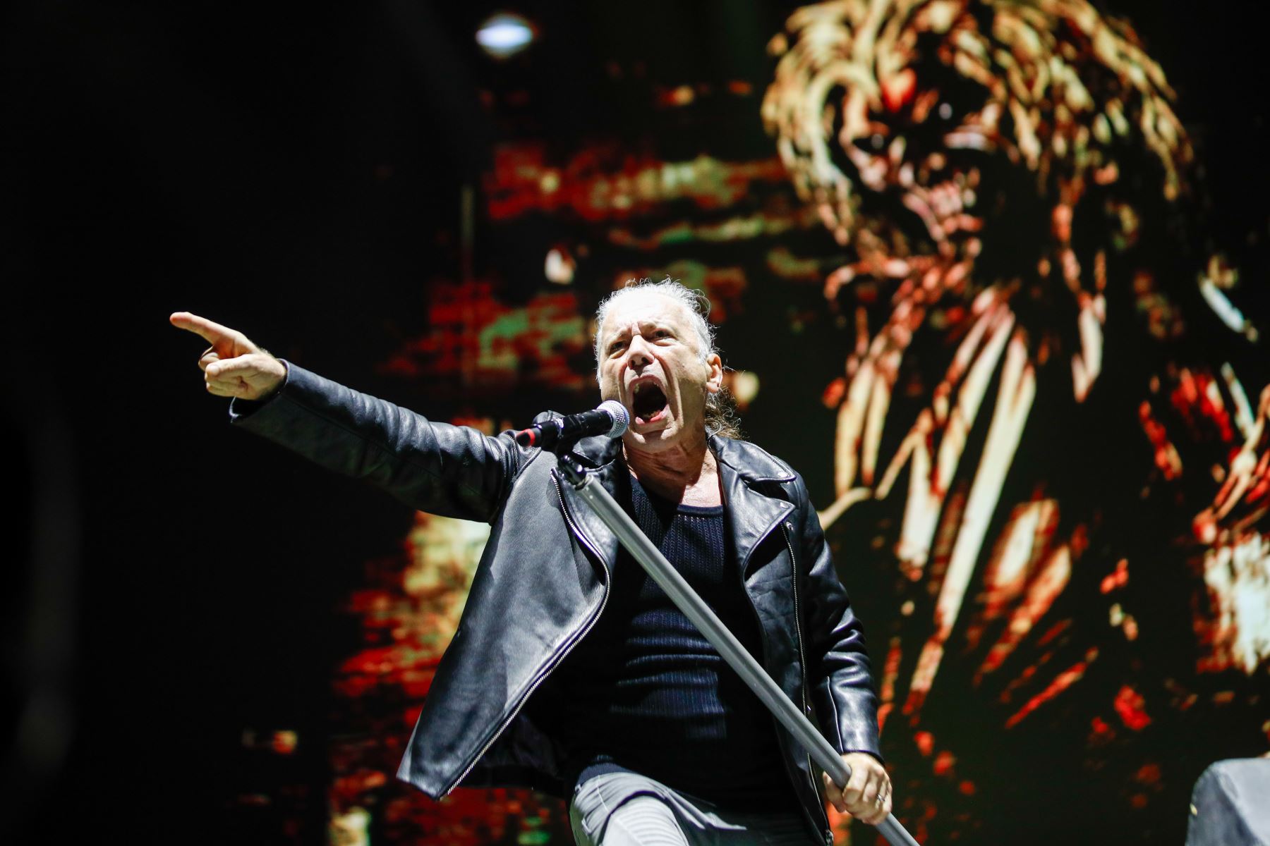 Con la energía a mil  Iron Maiden lleno de heavy metal cada rincón del Estadio Nacional, donde miles de fanáticos vivieron los 50 años de historia de la banda británica.  Foto: ANDINA/Ricardo Cuba