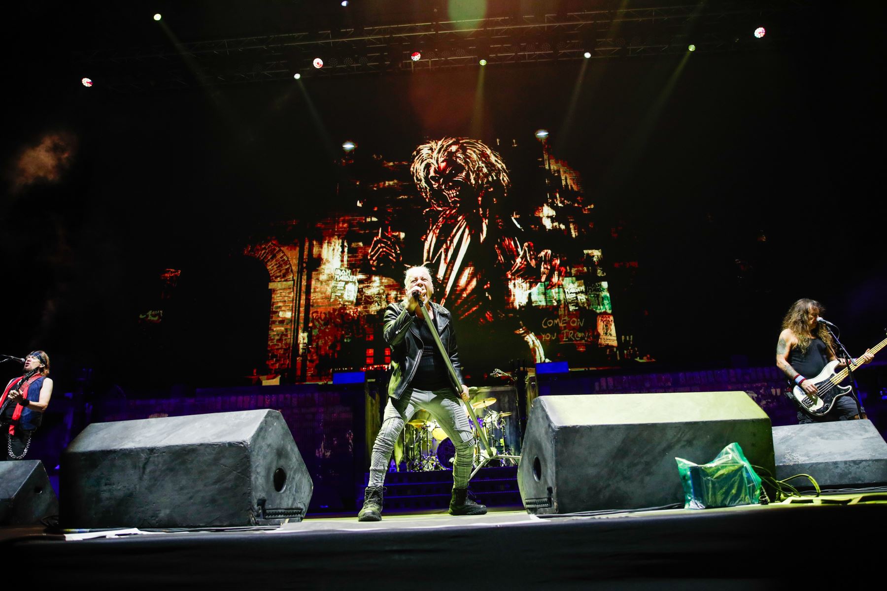 Con la energía a mil  Iron Maiden lleno de heavy metal cada rincón del Estadio Nacional, donde miles de fanáticos vivieron los 50 años de historia de la banda británica.  Foto: ANDINA/Ricardo Cuba