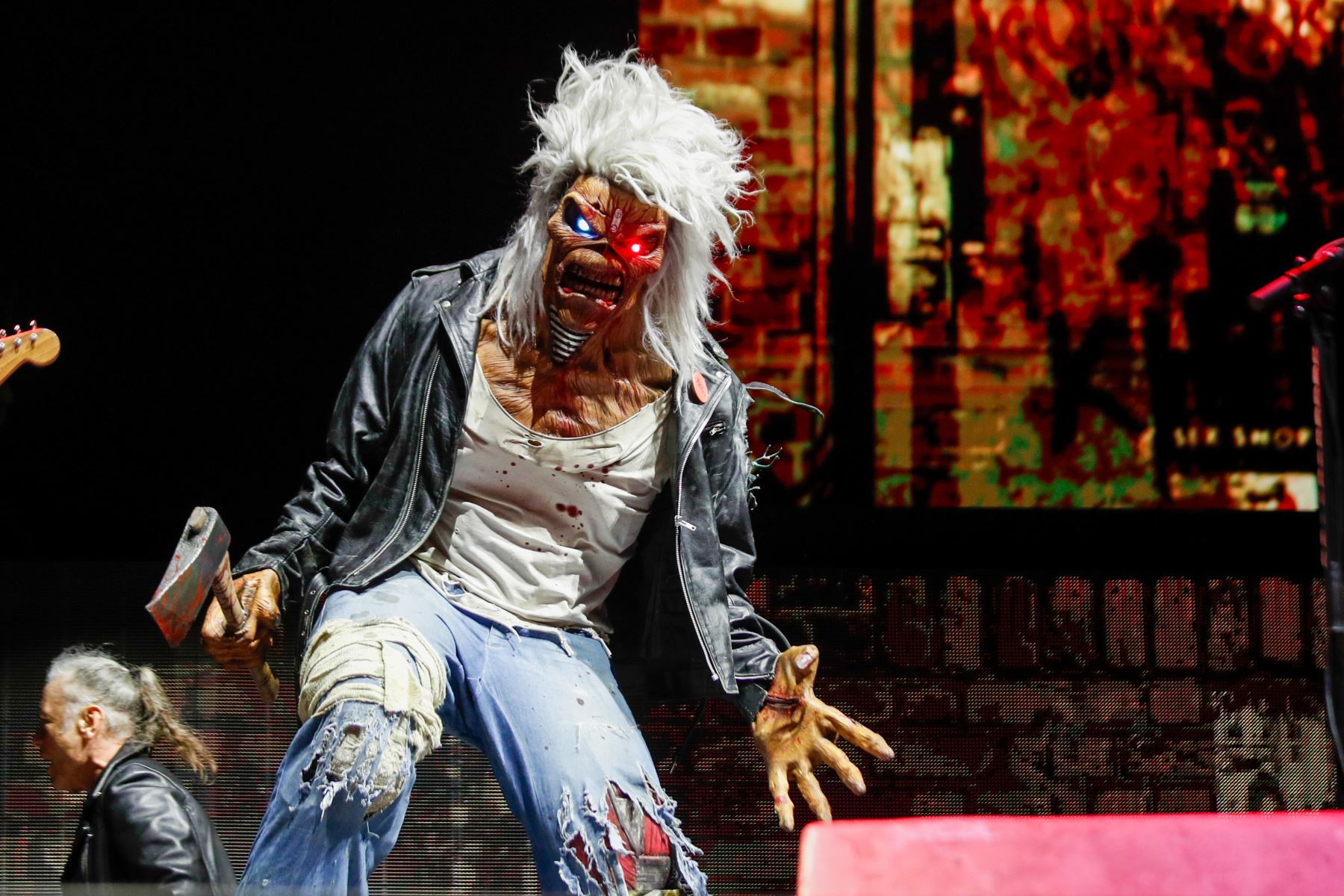 Con la energía a mil  Iron Maiden lleno de heavy metal cada rincón del Estadio Nacional, donde miles de fanáticos vivieron los 50 años de historia de la banda británica.  Foto: ANDINA/Ricardo Cuba