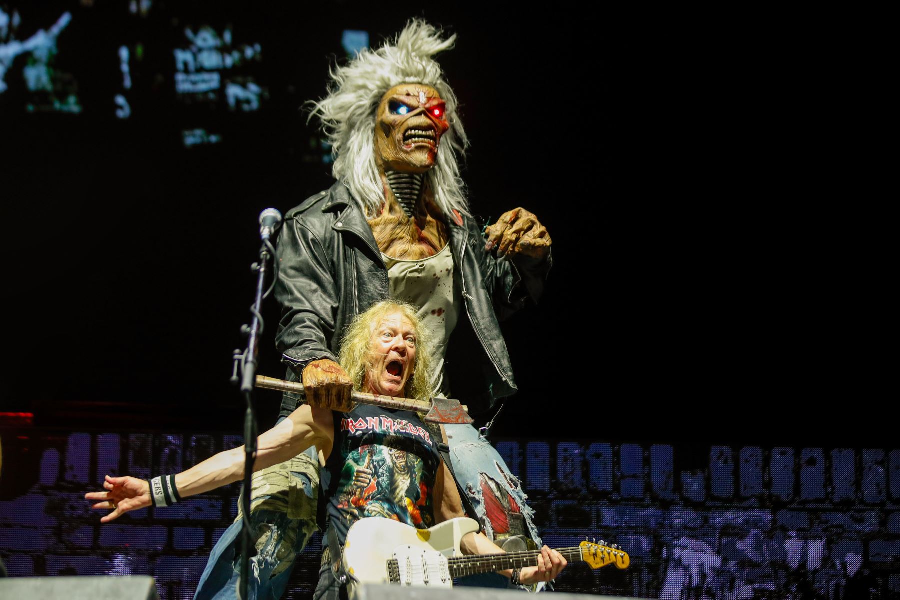 Con la energía a mil  Iron Maiden lleno de heavy metal cada rincón del Estadio Nacional, donde miles de fanáticos vivieron los 50 años de historia de la banda británica.  Foto: ANDINA/Ricardo Cuba