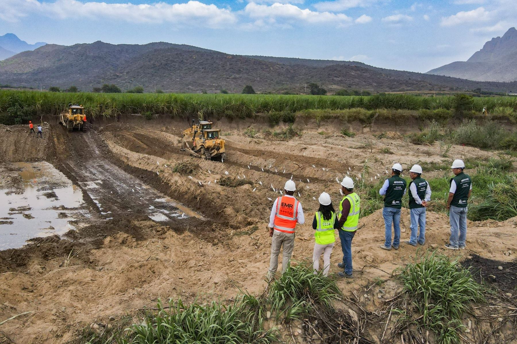 MEF destina recursos para limpieza y descolmatación de ríos frente al fenómeno El Niño