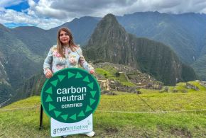 Junto al equipo de Green Initiative, Erika Rumiche Hernández lideró el riguroso proceso técnico que hizo posible que nuestro santuario histórico de Machu Picchu se convirtiera en la primera maravilla del mundo en obtener la certificación de carbono neutral, un hito histórico para el turismo sostenible global y nuestro país.