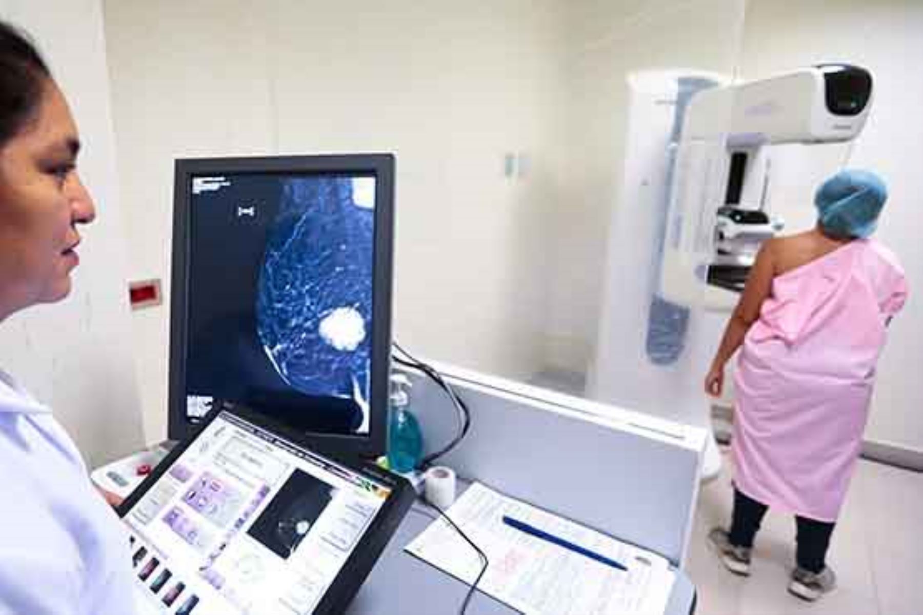 Día Mundial de Lucha contra el Cáncer de Mama: Minsa tamizó a más de 613,000 mujeres