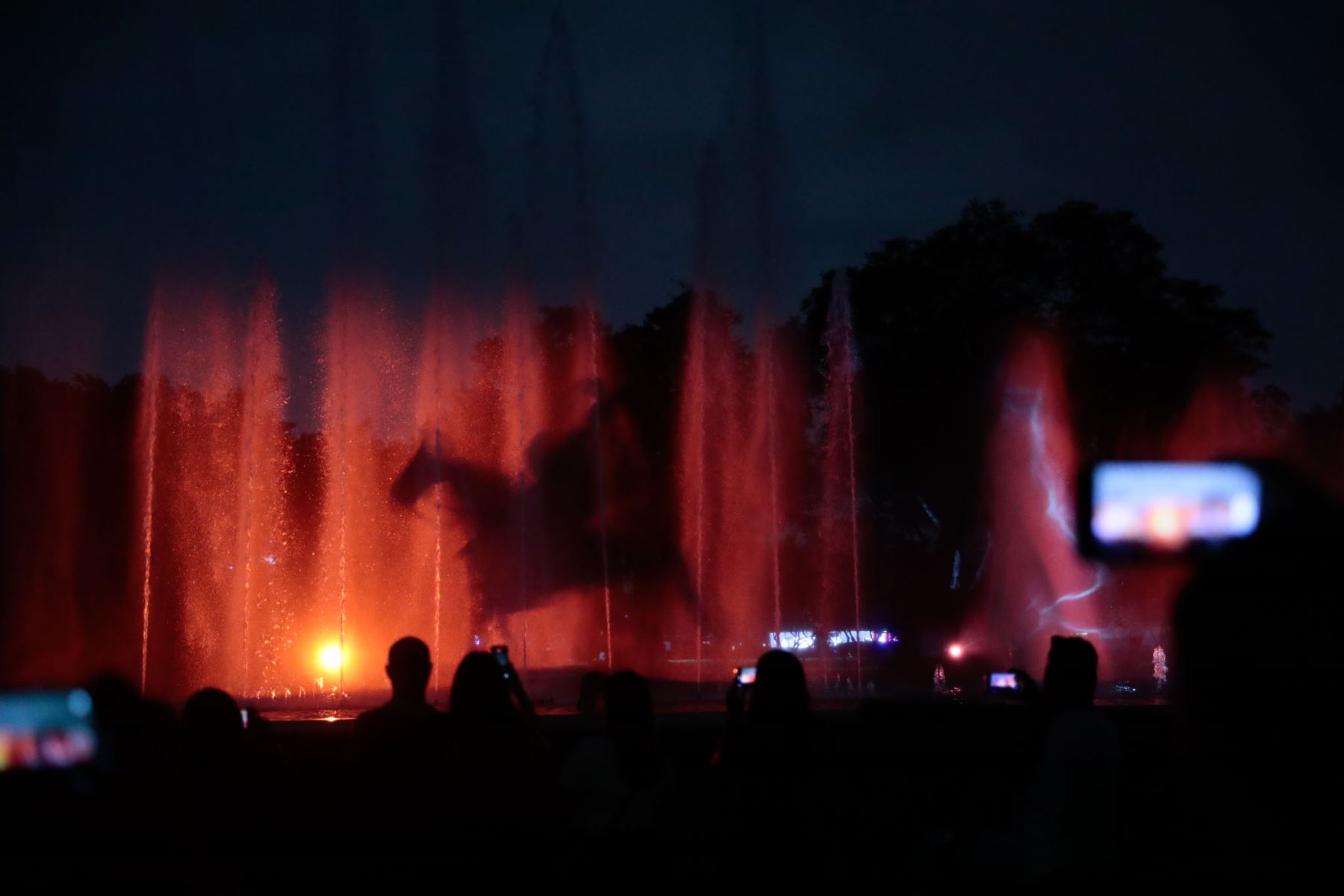 El Circuito Mágico del Agua, en el Cercado de Lima, fue escenario de la presentación de Lima como Destino Turístico Inteligente del Perú, iniciativa impulsada por el Ministerio de Comercio Exterior y Turismo (Mincetur), la Municipalidad Metropolitana de Lima y la Sociedad Mercantil Estatal para la Gestión de la Innovación y las Tecnologías Turísticas (Segittur) de España. La capital peruana se convierte en el tercer destino piloto de esta iniciativa. Foto: ANDINA/Daniel Bracamonte.
