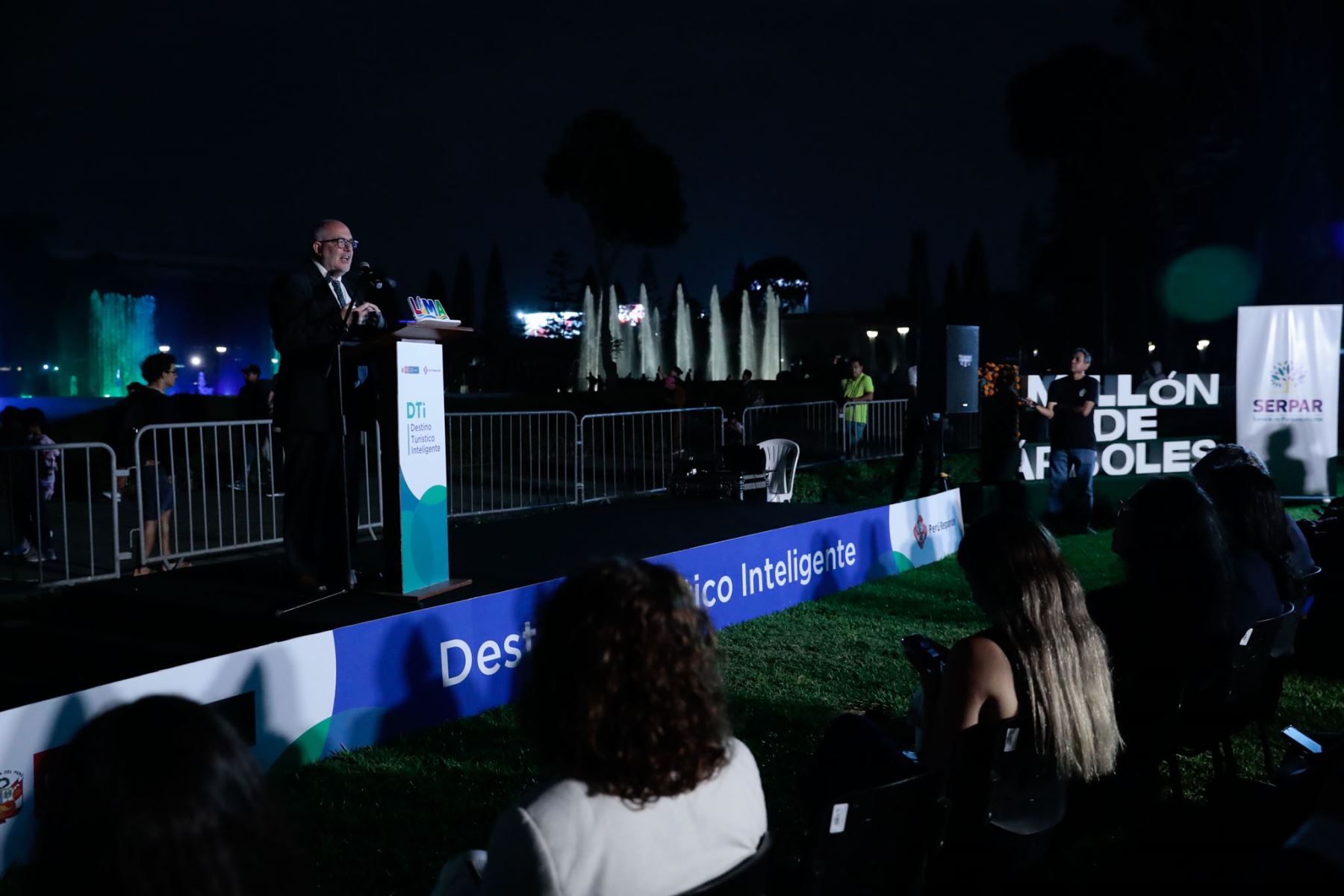 El Circuito Mágico del Agua, en el Cercado de Lima, fue escenario de la presentación de Lima como Destino Turístico Inteligente del Perú, iniciativa impulsada por el Ministerio de Comercio Exterior y Turismo (Mincetur), la Municipalidad Metropolitana de Lima y la Sociedad Mercantil Estatal para la Gestión de la Innovación y las Tecnologías Turísticas (Segittur) de España. La capital peruana se convierte en el tercer destino piloto de esta iniciativa. Foto: ANDINA/Daniel Bracamonte.