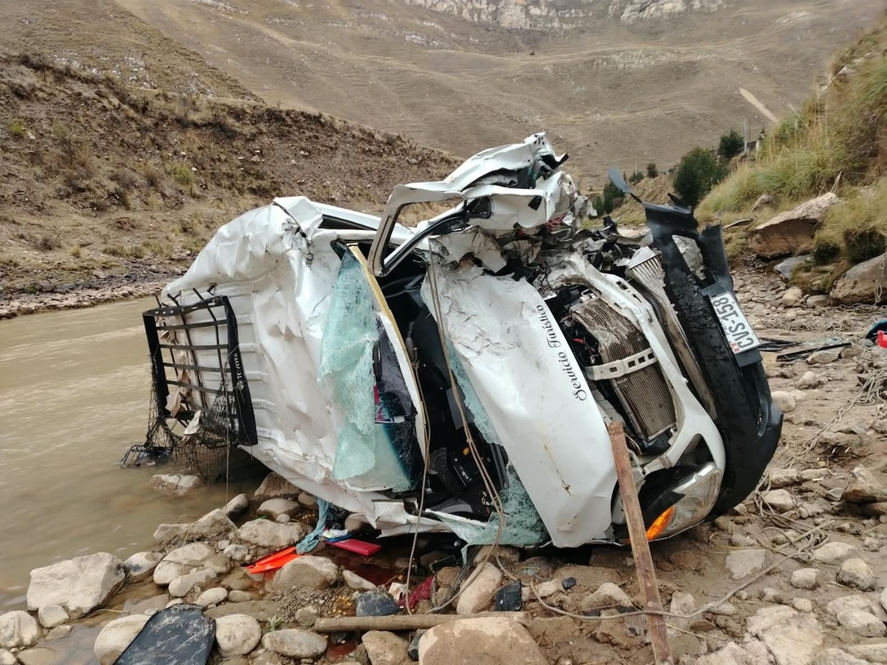 Tragedia en Junín: identifican a los heridos de choque y caída de miniván al río Mantaro