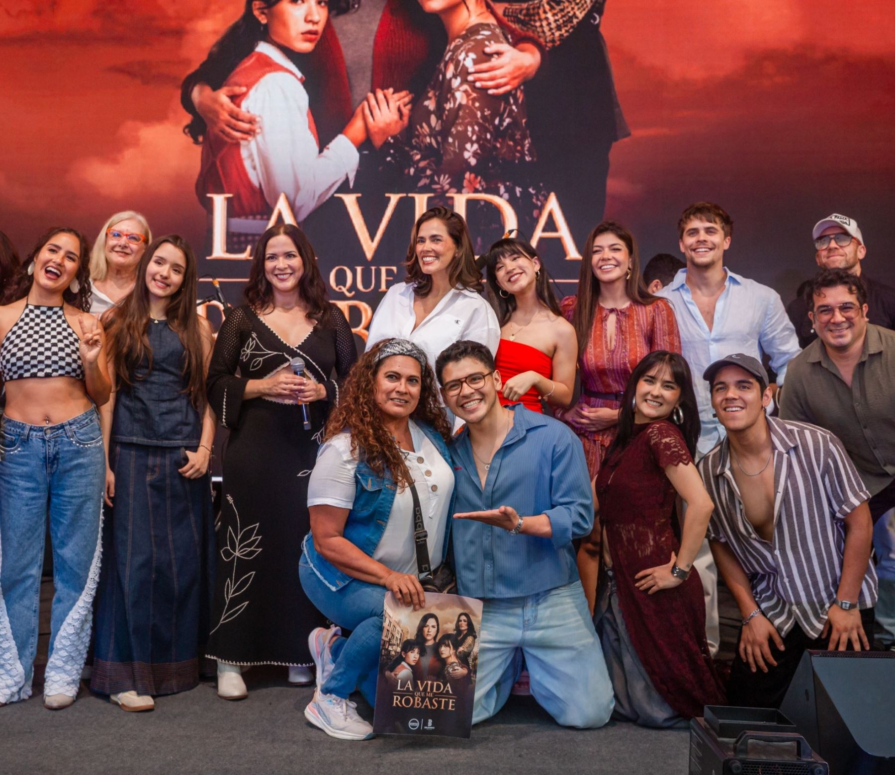 Protagonistas de "La vida que me robaste" vivieron emotivo encuentro con seguidores