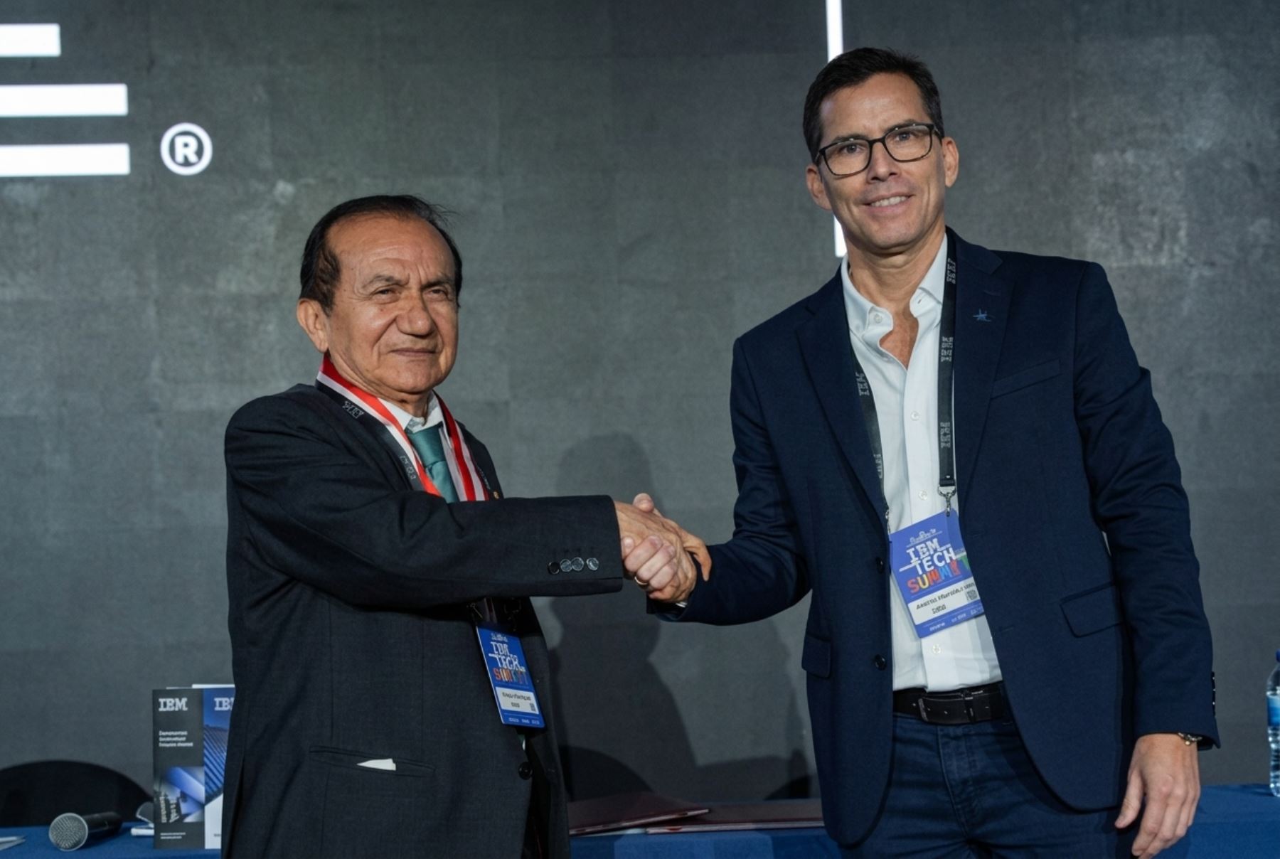 UNI e IBM firman convenio para impulsar formación en IA y computación cuántica
