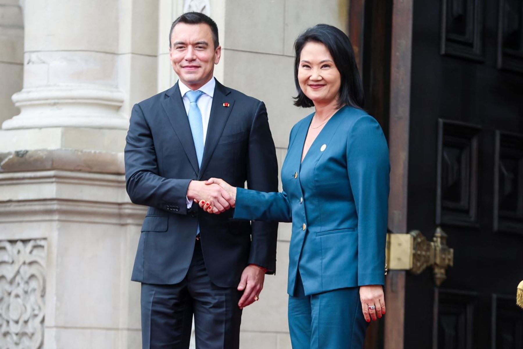 La presidenta de la república, Keiko Fujimori, recibe en Palacio de Gobierno, a su homólogo de Ecuador, Daniel Noboa, con motivo del Encuentro Presidencial y XVII Gabinete Binacional. Foto: ANDINA/ Luis Iparraguirre