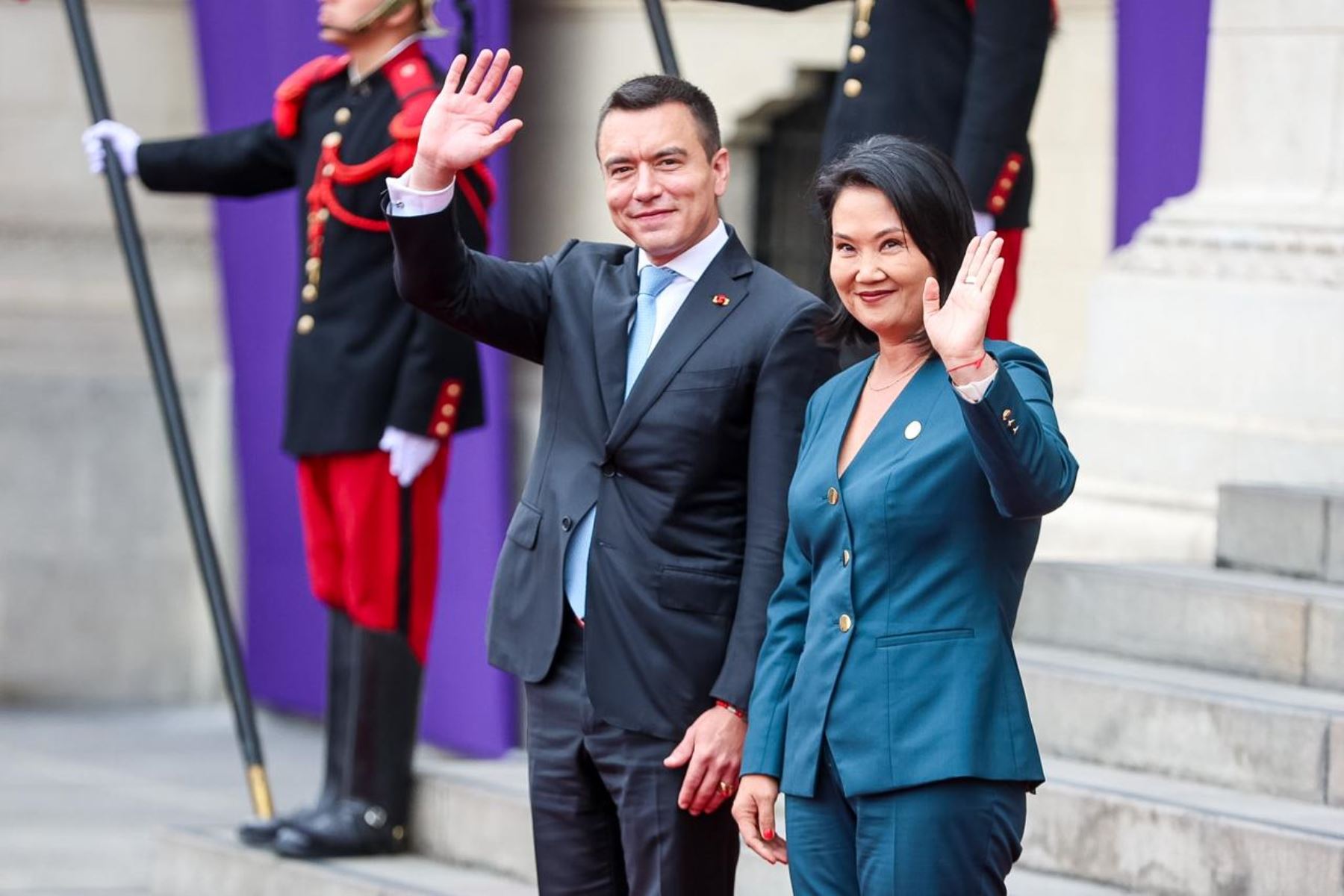 La presidenta de la república, Keiko Fujimori, recibe en Palacio de Gobierno, a su homólogo de Ecuador, Daniel Noboa, con motivo del Encuentro Presidencial y XVII Gabinete Binacional. Foto: ANDINA/ Luis Iparraguirre
