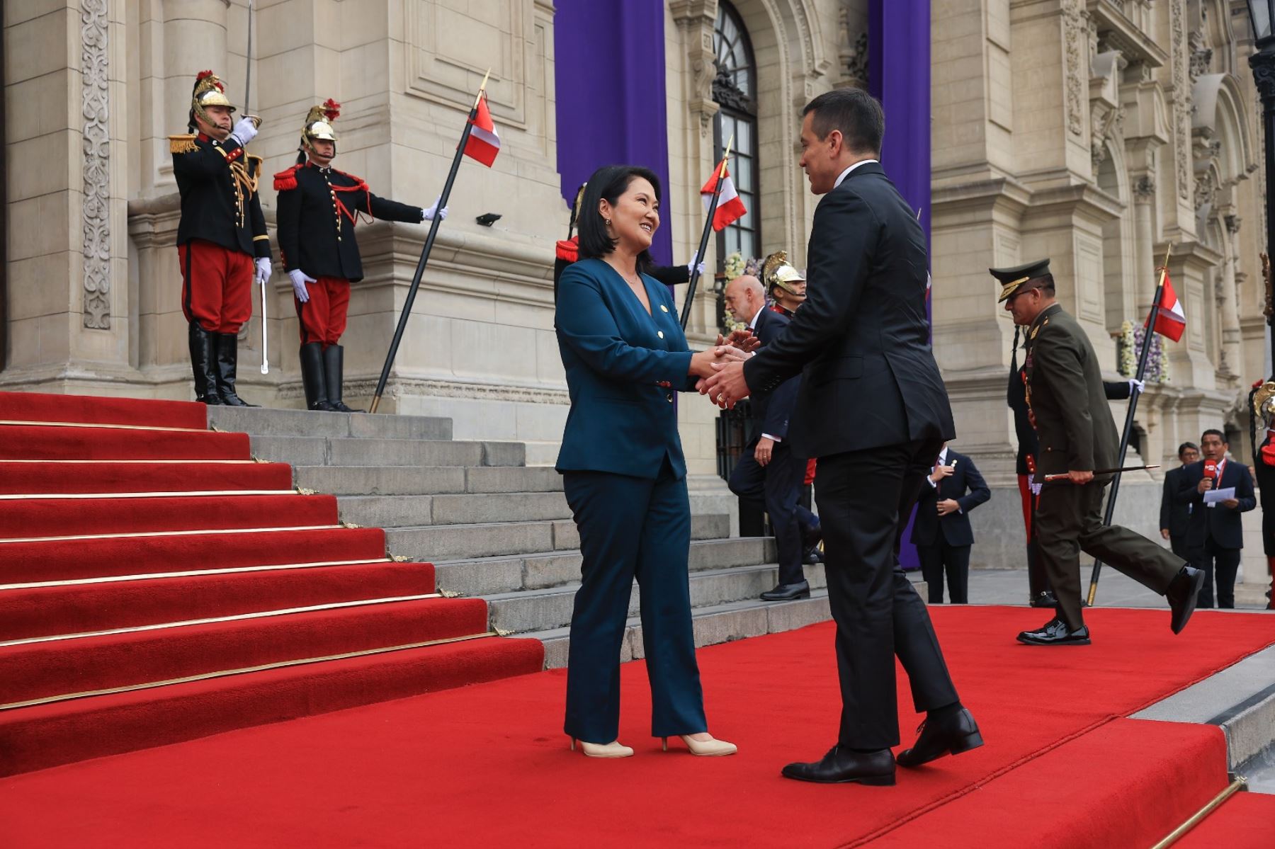 La presidenta de la república, Keiko Fujimori, recibe en Palacio de Gobierno, a su homólogo de Ecuador, Daniel Noboa, con motivo del Encuentro Presidencial y XVII Gabinete Binacional. Foto: ANDINA/Prensa Presidencia