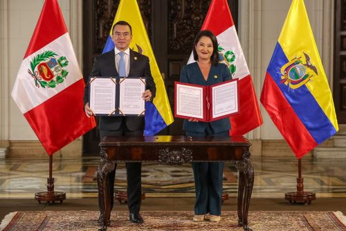 Presidenta de la república, Keiko Fujimori, participa en el Encuentro Presidencial y XVII Gabinete Binacional Perú–Ecuador
