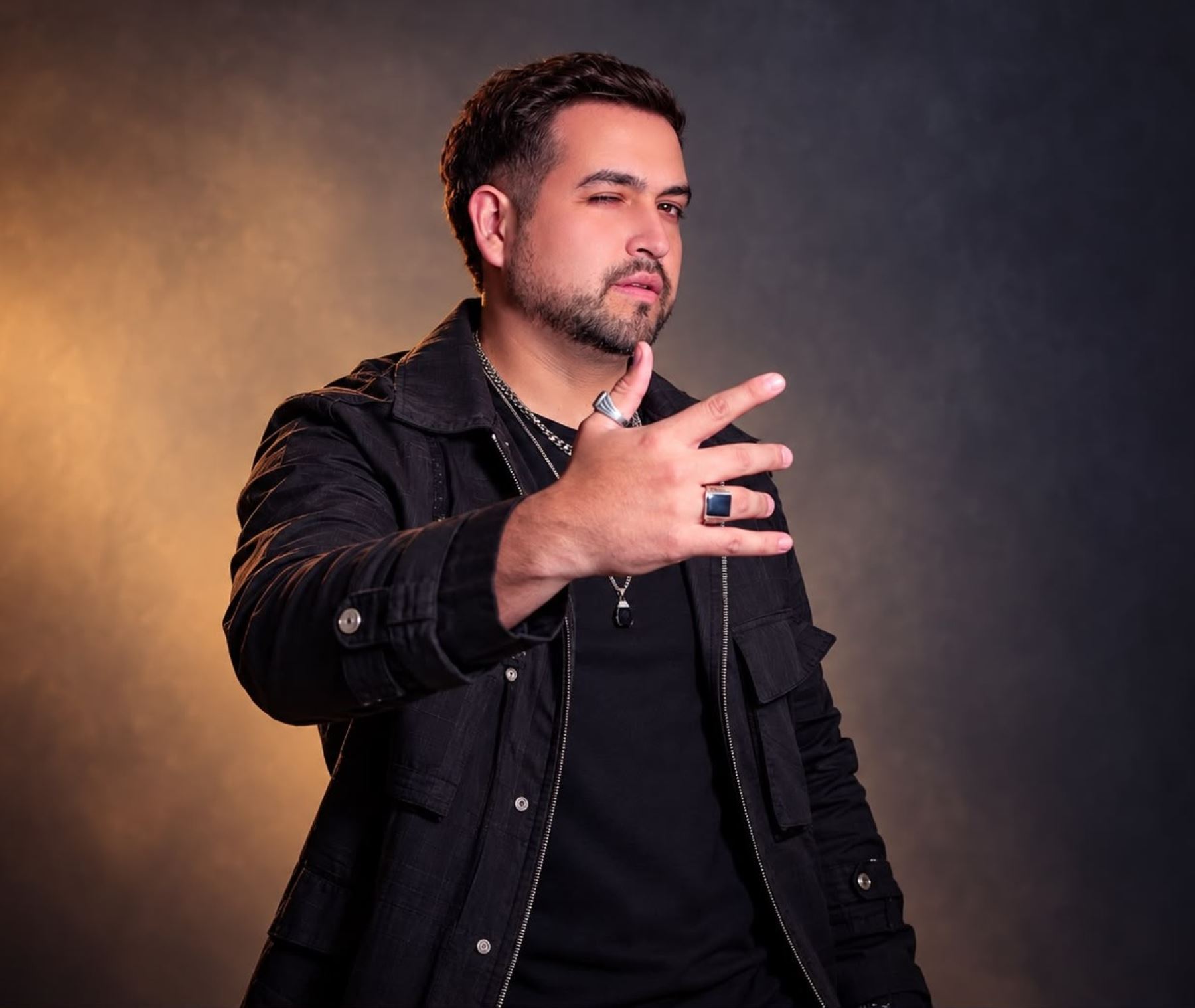 Daniel de Guevara supera 1.5 millones de reproducciones con Multiverso Deluxe