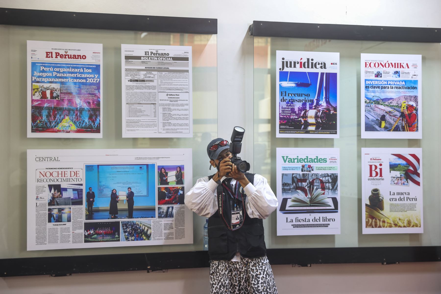 Estudiantes del III ciclo de la Escuela Profesional de Ciencias de la Comunicación de la Universidad Nacional José Faustino Sánchez Carrión, de Huacho, participaron en el programa Vive Andina, donde conocieron de cerca el trabajo de los periodistas de la Agencia Peruana de Noticias Andina. Durante su visita, recorrieron las instalaciones de Editora Perú, incluyendo la redacción, el museo y el archivo, para conocer los procesos de producción y difusión de noticias.
Foto: ANDINA/Andrés Valle
