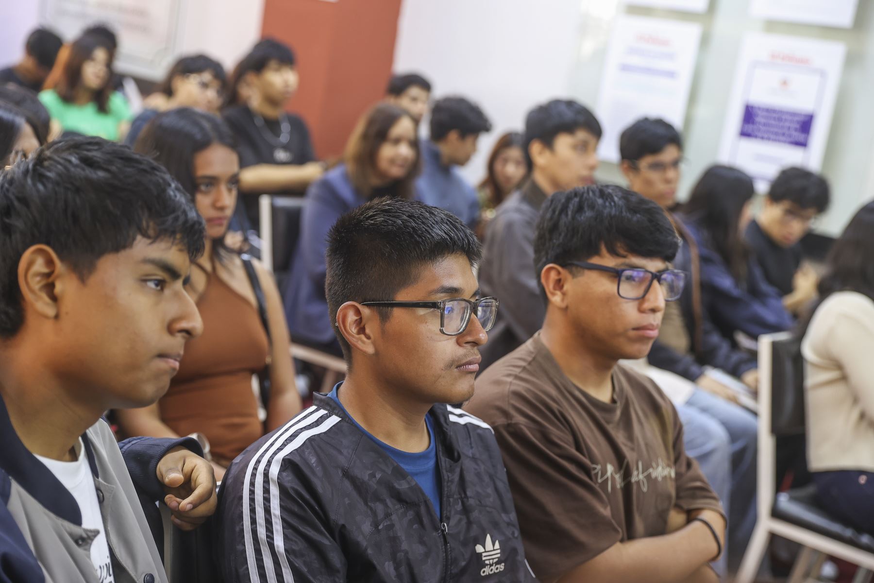Estudiantes de la Universidad Nacional José Faustino Sánchez Carrión, de Huacho, y de la Universidad Ricardo Palma participaron en una nueva jornada del programa Vive Andina, iniciativa que permite a los futuros profesionales conocer de cerca el trabajo periodístico y los procesos de producción informativa de Editora Perú.

Foto: ANDINA/Andrés Valle