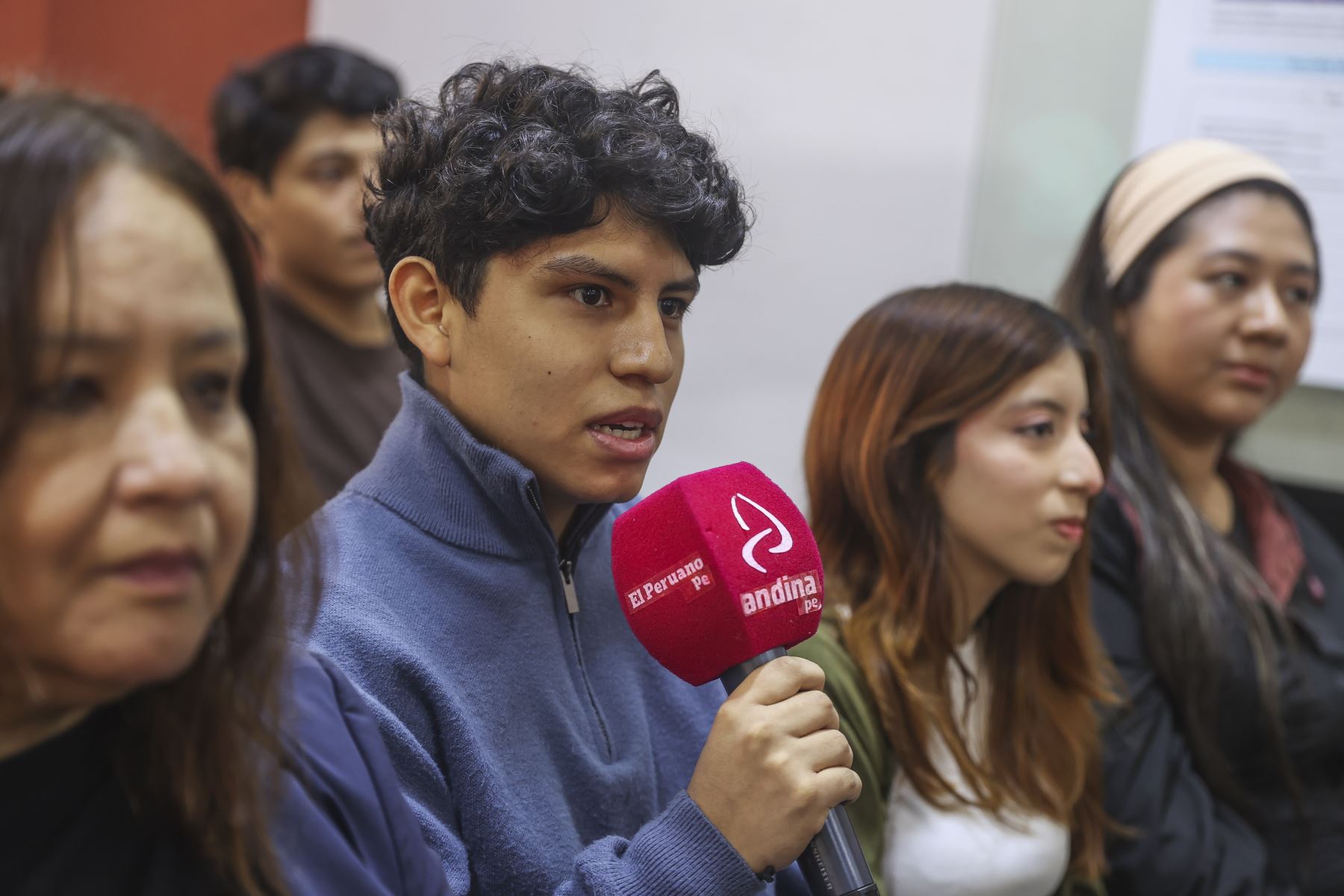 Estudiantes de la Universidad Nacional José Faustino Sánchez Carrión, de Huacho, y de la Universidad Ricardo Palma participaron en una nueva jornada del programa Vive Andina, iniciativa que permite a los futuros profesionales conocer de cerca el trabajo periodístico y los procesos de producción informativa de Editora Perú.

Foto: ANDINA/Andrés Valle