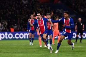 Vitinha celebra tras marcar el tercer gol del PSG sobre el Barcelona, en una nueva jornada de la UEFA Champions League. Foto: AFP
