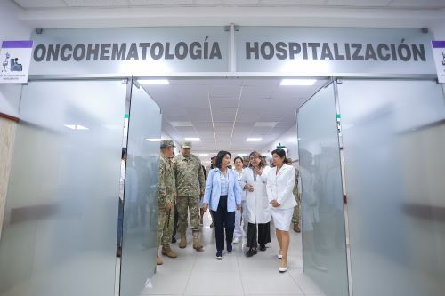 Presidenta Keiko Fujimori inaugura pabellones renovados y nuevo equipamiento del Hospital Militar Central