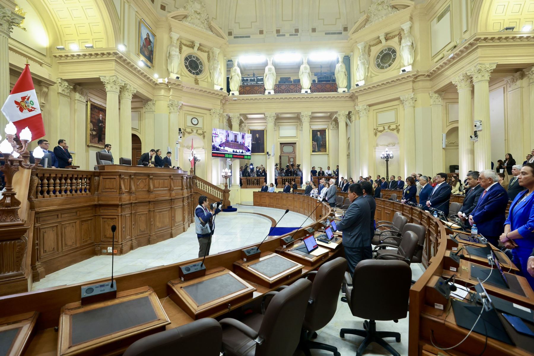 Senadores debaten posiciones sobre delegación de facultades legislativas