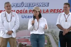 President Keiko Fujimori launches industrial fish processing plant in Ucayali that will benefite artisanal fishers. Captura TV