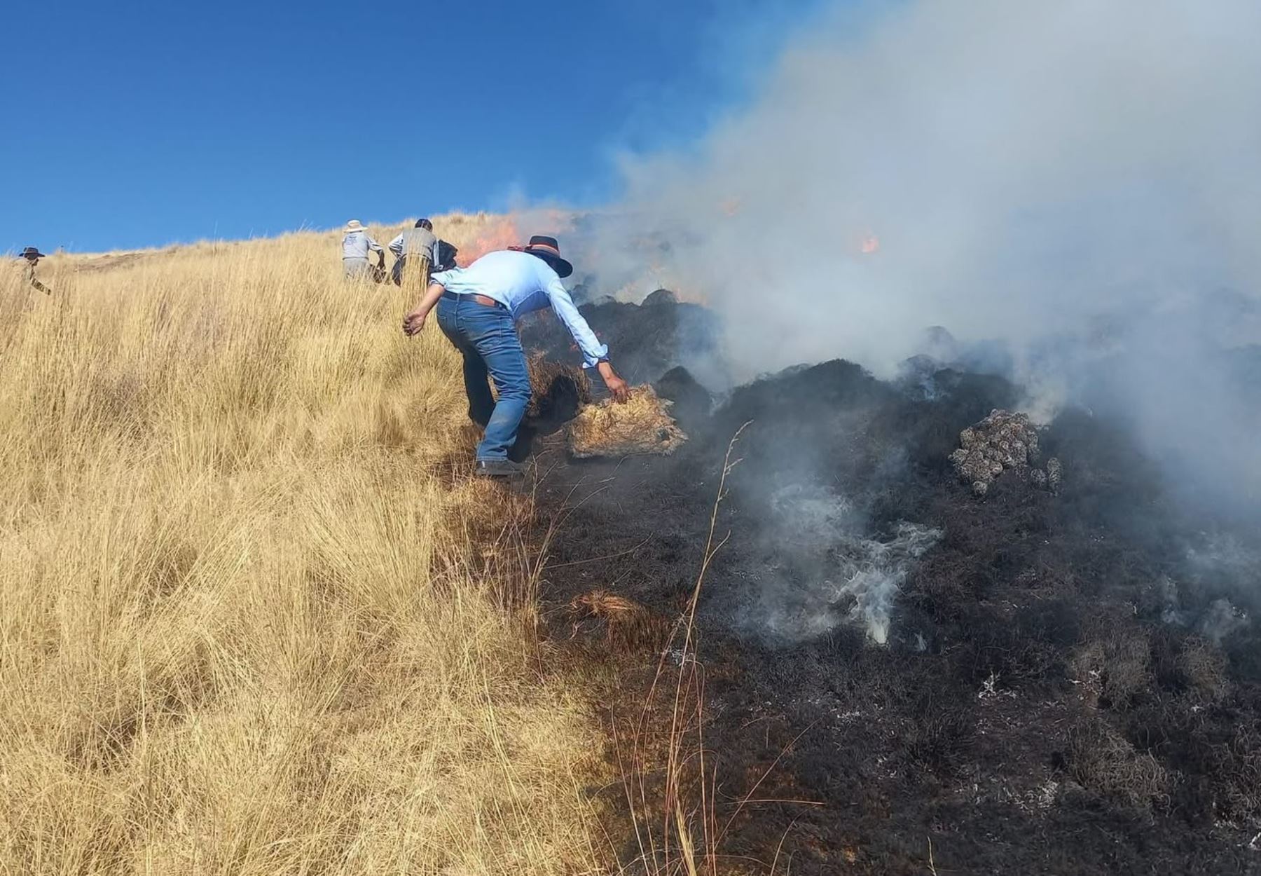 Se eleva a ocho los fallecidos por incendios forestales en la región Cusco