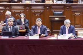 El ministro Elmer Cuba (MEF) acudió a la Comisión Bicameral de Presupuesto que preside José Arista. Foto: Congreso/Difusión