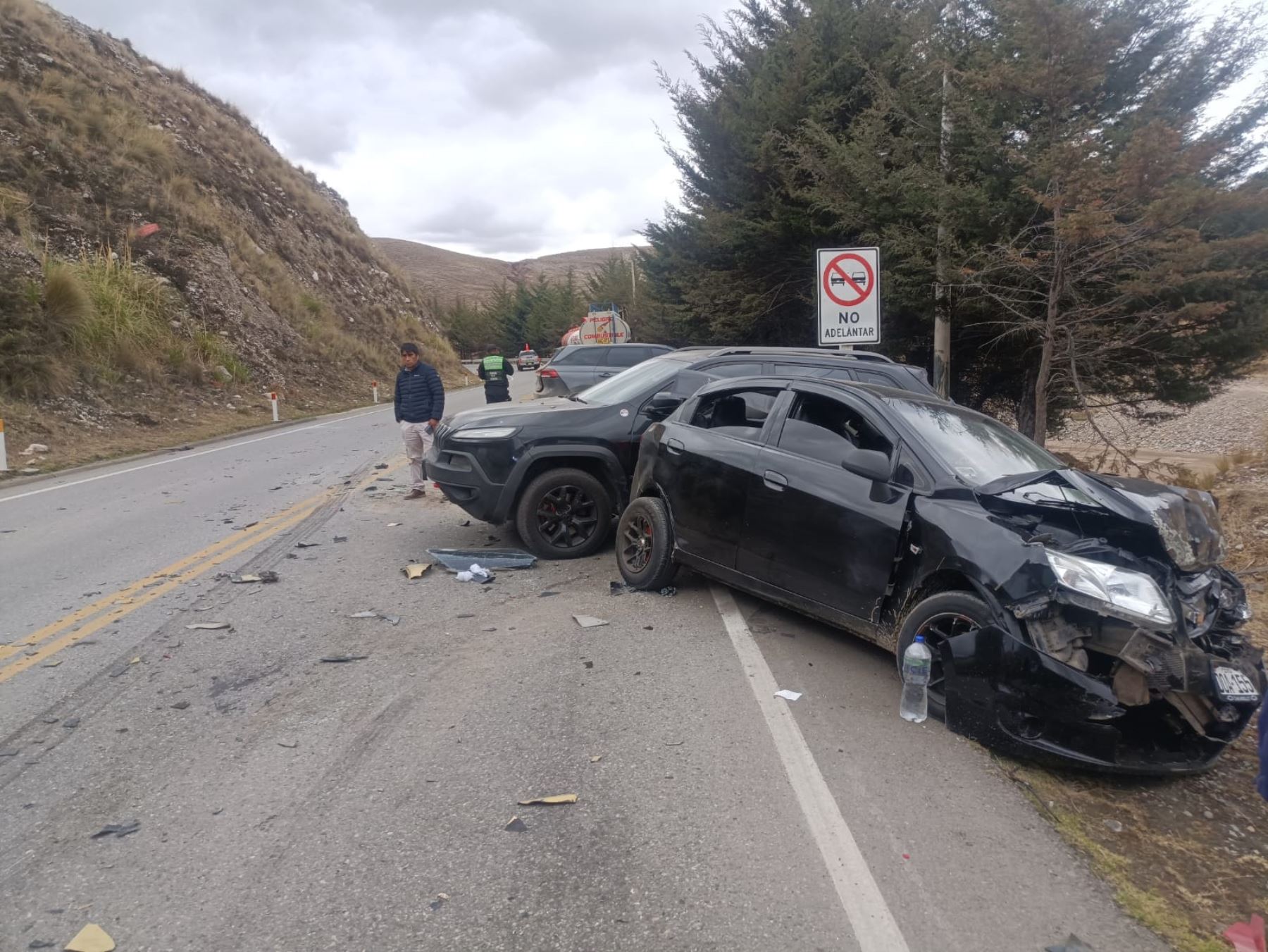 Accidente en la Carretera Central: choque de cisterna con tres autos deja varios heridos