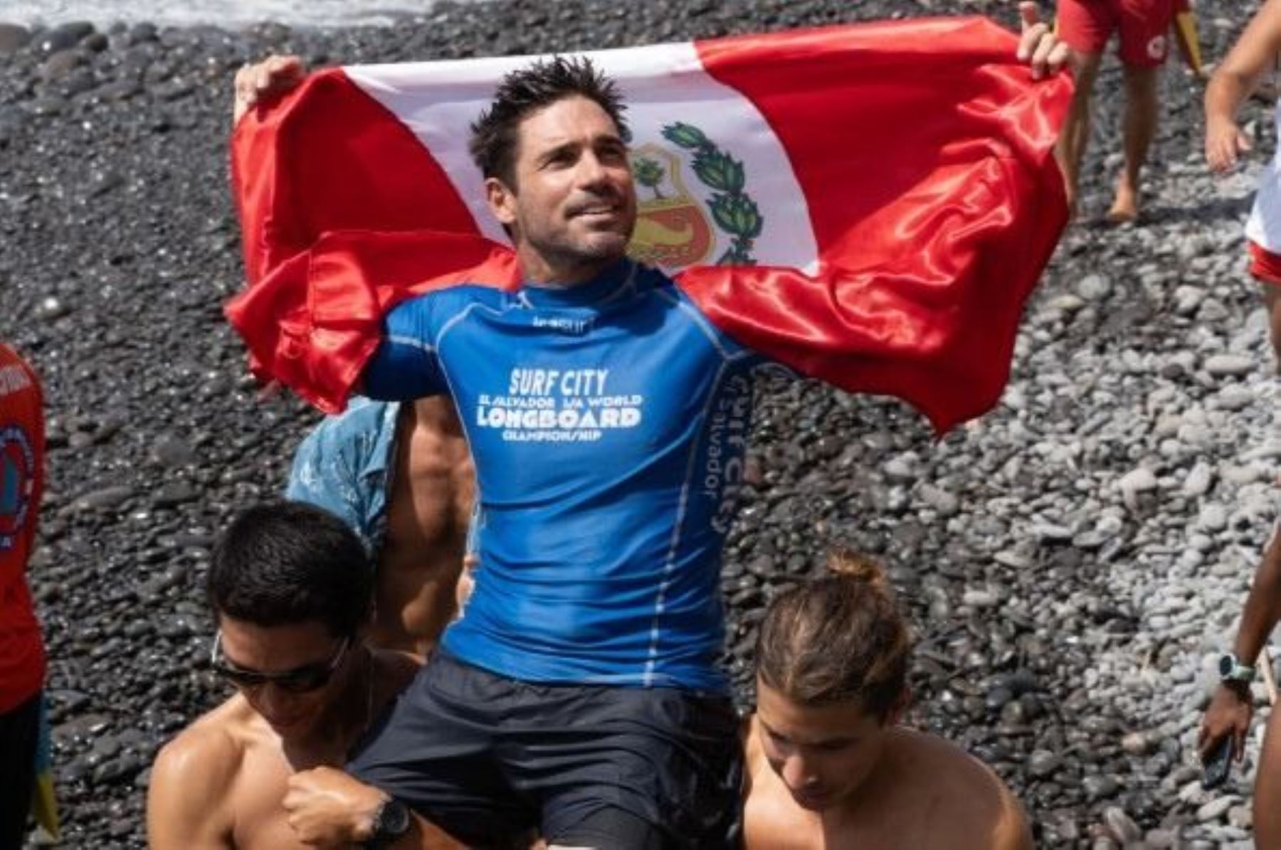 ¡Oro para Perú! : Piccolo Clemente hizo historia y se coronó campeón mundial de longboard