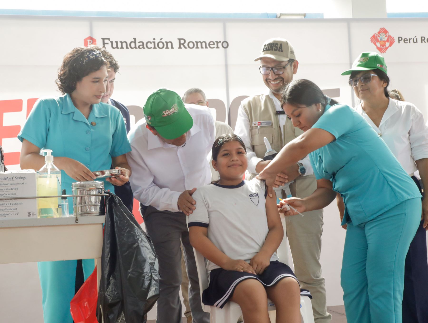 El Ministerio de Salud desarrolla jornadas de vacunación contra el dengue como parte de su estrategia preventiva en Piura. Durante la intervención, el ministro Luis Dyer anunció la adquisición de más de 1,1 millones de dosis adicionales para fortalecer la protección de la población objetivo. Foto: ANDINA/Difusión.