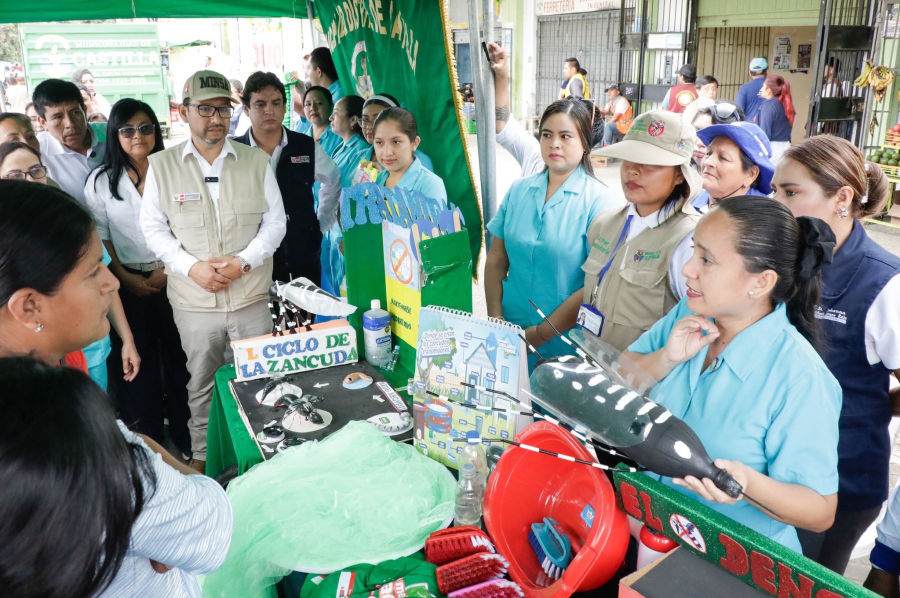 Durante su visita a Piura, el ministro Luis Dyer supervisó las intervenciones sanitarias desarrolladas para fortalecer la lucha contra el dengue. Hasta la semana epidemiológica 40, la región registró 13 025 casos, con las provincias de Piura, Morropón y Sullana entre las más afectadas. Foto: ANDINA/Difusión.