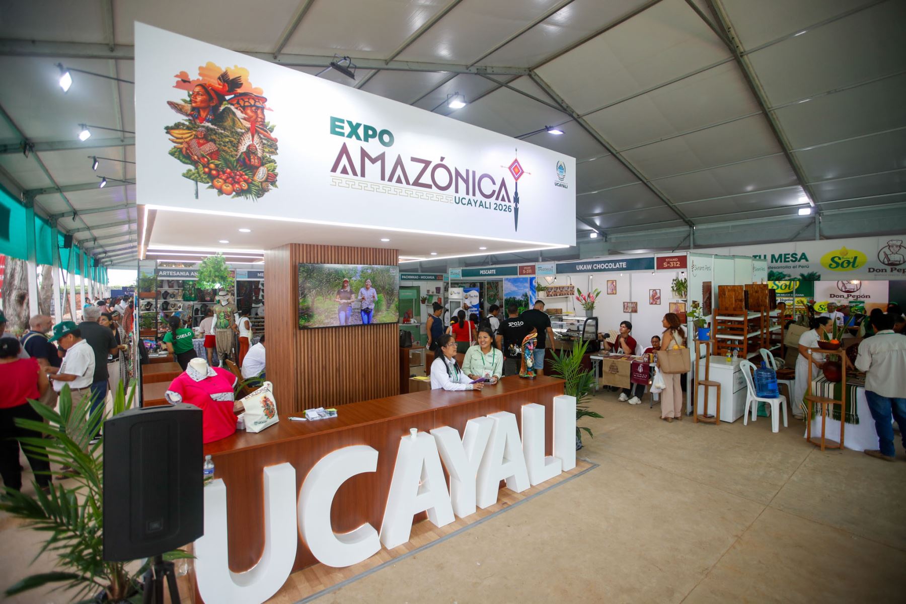 La Universidad Nacional de Ucayali (UNU) participa en la ExpoAmazónica 2026 con un espacio de exhibición en el Campo Ferial de Yarinacocha. El evento reúne a instituciones, emprendedores y productores vinculados al desarrollo económico y productivo de la Amazonía peruana. Foto: ANDINA/Ricardo Cuba.