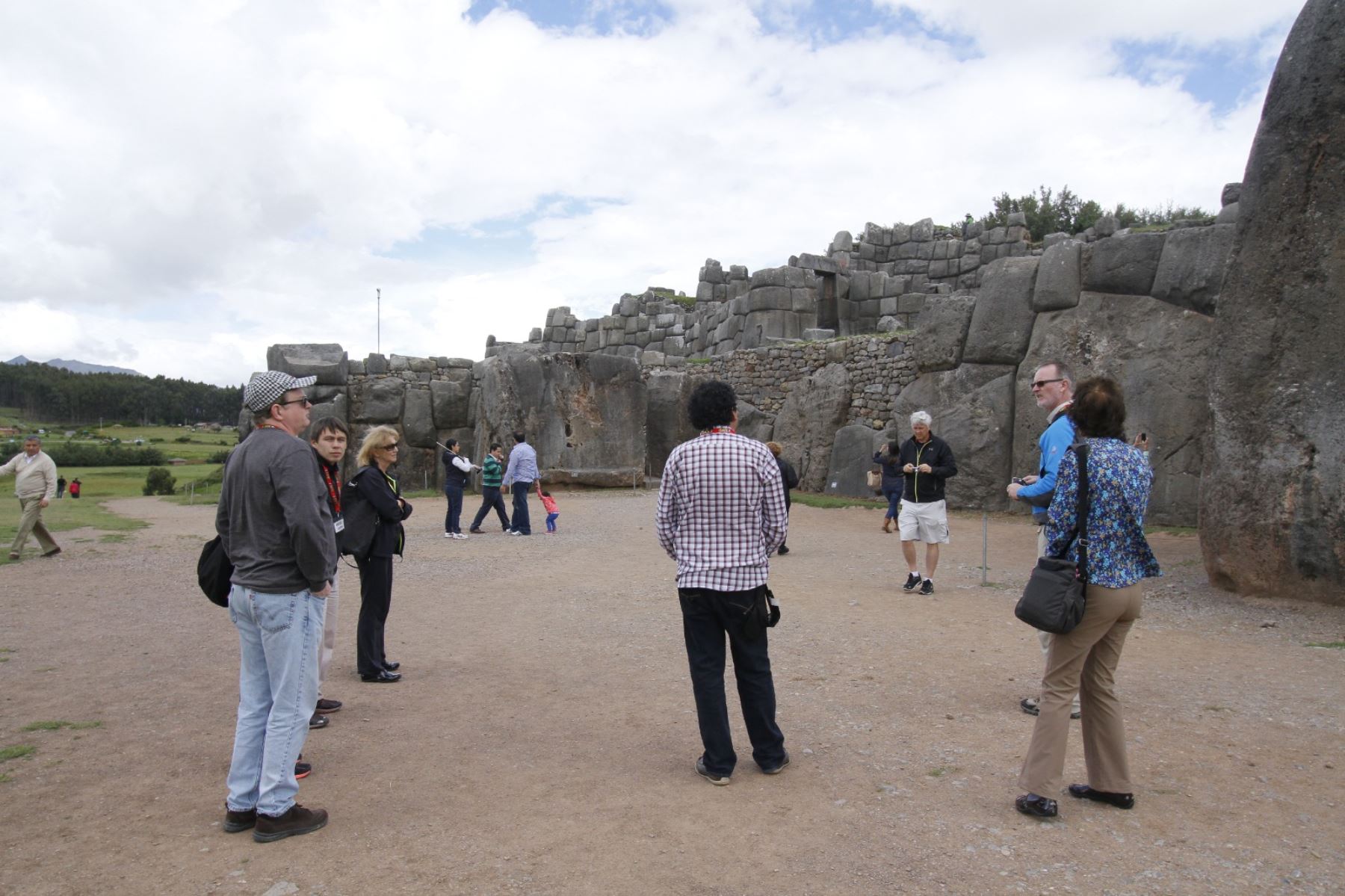 León XIV en Cusco: 130,000 fieles recibirán al papa en Sacsayhuamán y la Plaza de Armas