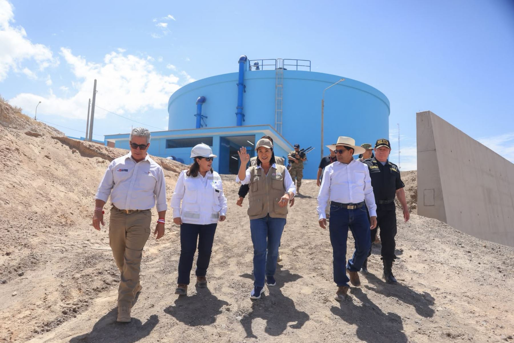 Presidenta Keiko Fujimori llega a Arequipa para inaugurar sistemas de agua potable y alcantarillado que beneficiará a más de 30 000 peruanos. Foto: ANDINA/Prensa Presidencia