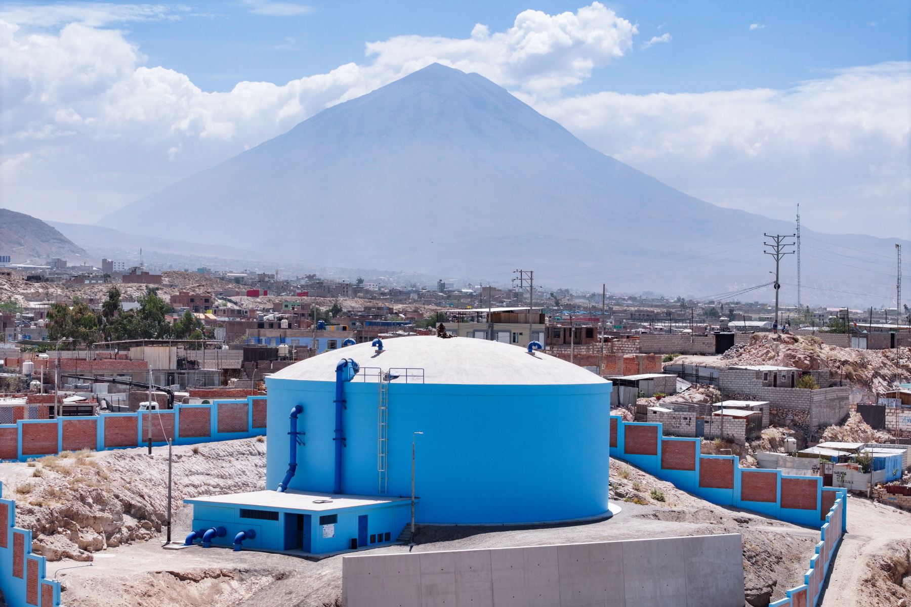Presidenta Keiko Fujimori llega a Arequipa para inaugurar sistemas de agua potable y alcantarillado que beneficiará a más de 30 000 peruanos. Foto: ANDINA/Prensa Presidencia