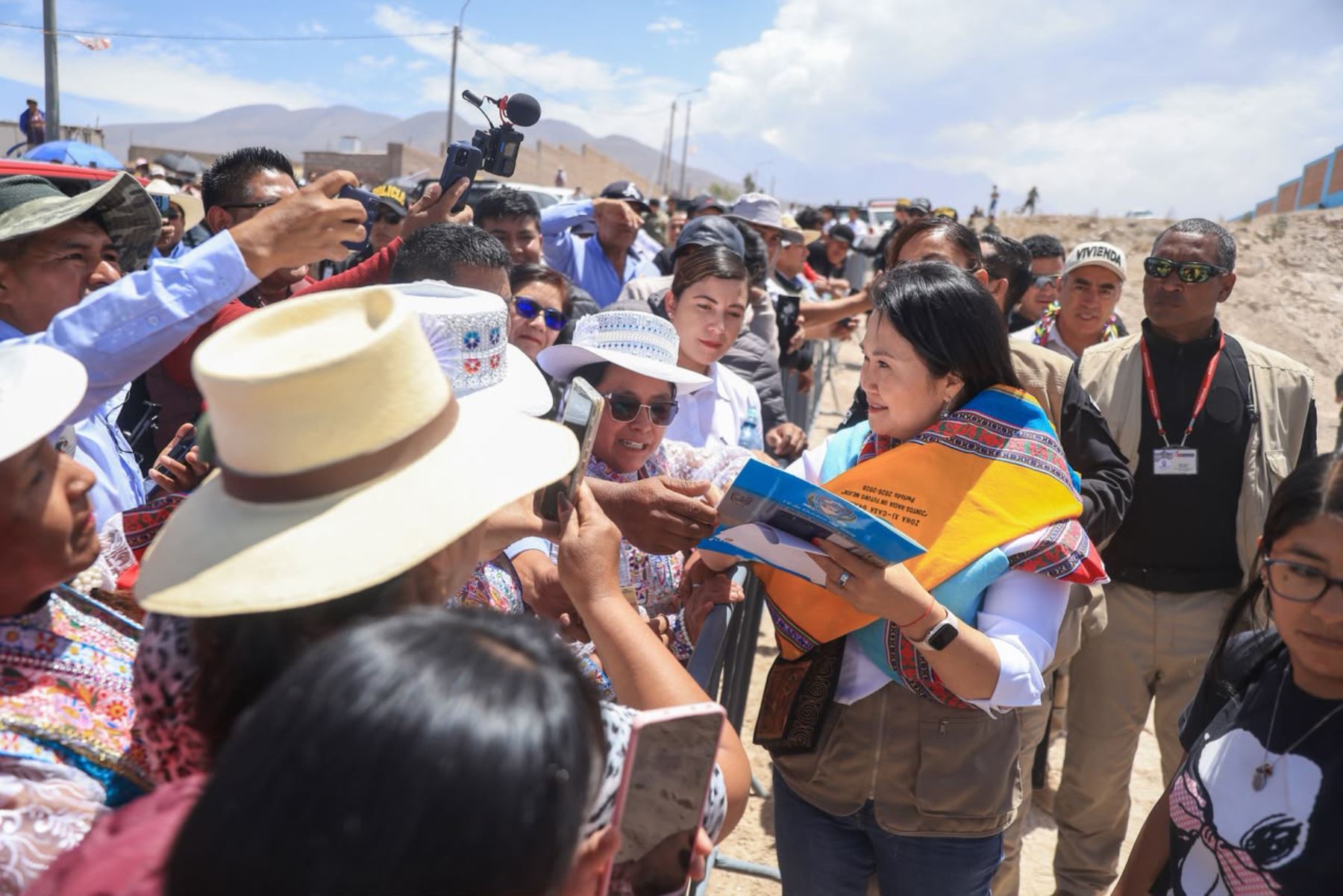 Presidenta Keiko Fujimori llega a Arequipa para inaugurar sistemas de agua potable y alcantarillado que beneficiará a más de 30 000 peruanos. Foto: ANDINA/Prensa Presidencia