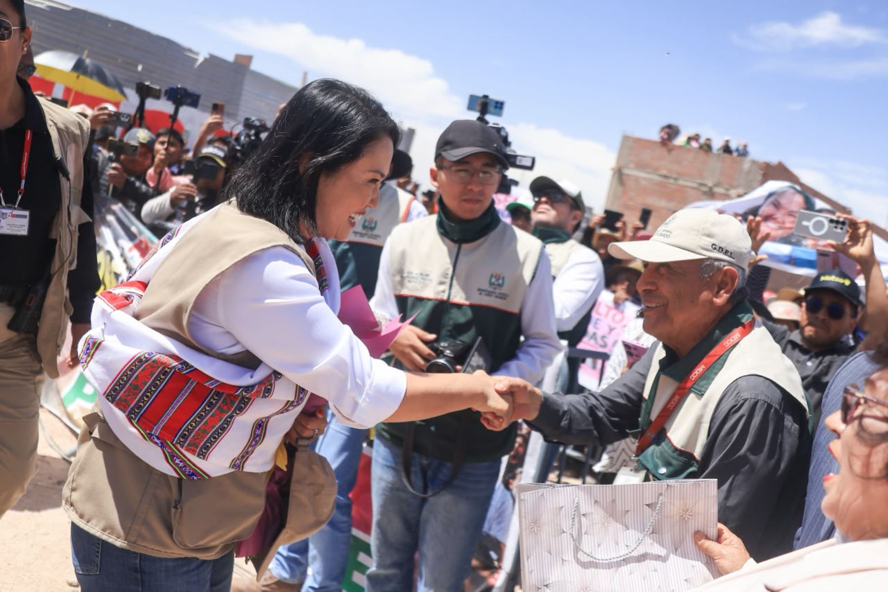 Presidenta Keiko Fujimori llega a Arequipa para inaugurar sistemas de agua potable y alcantarillado que beneficiará a más de 30 000 peruanos. Foto: ANDINA/Prensa Presidencia