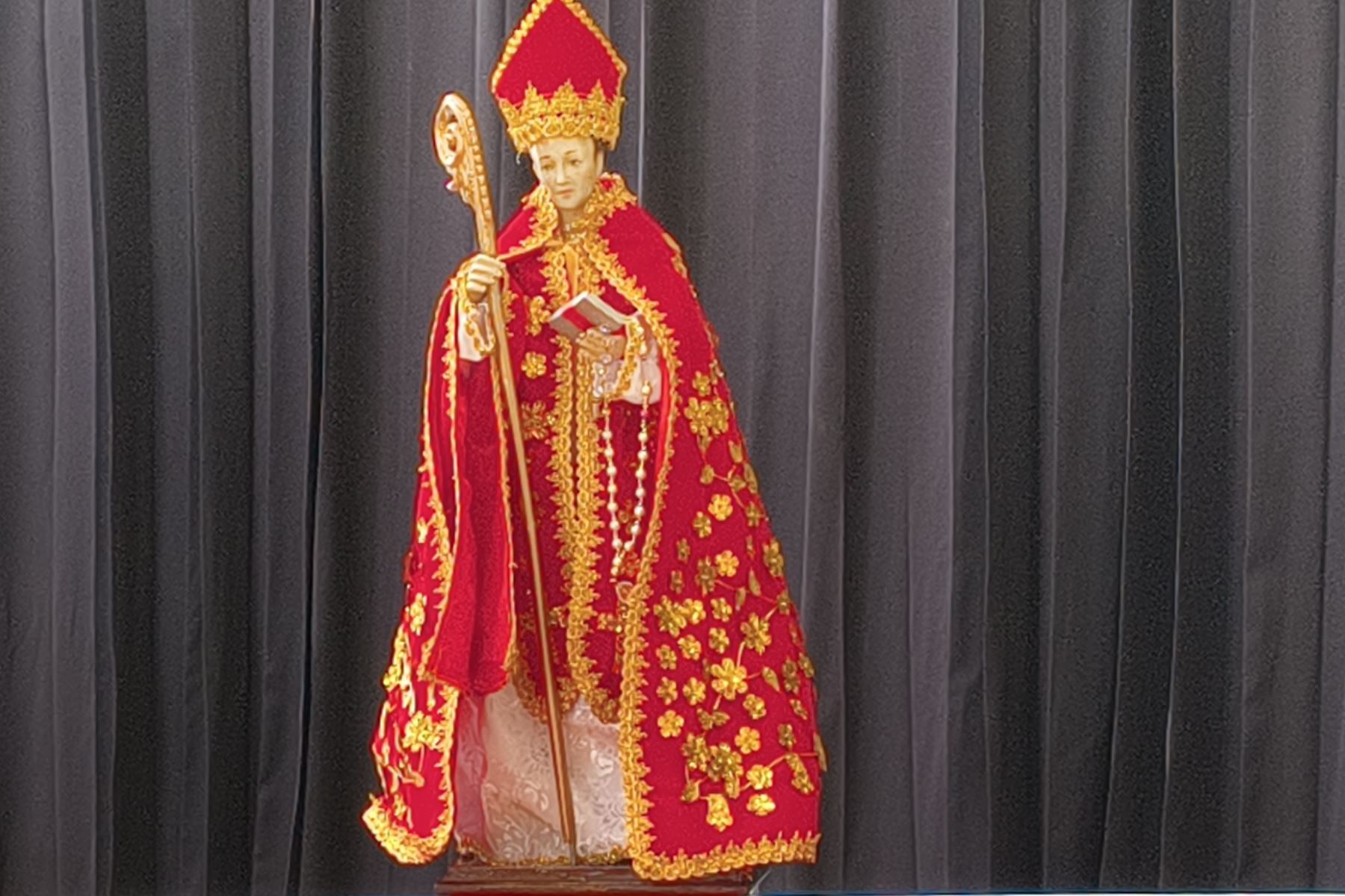 Reque se viste de fe: fiesta patronal de san Martín de Thours coincidirá con visita papal
