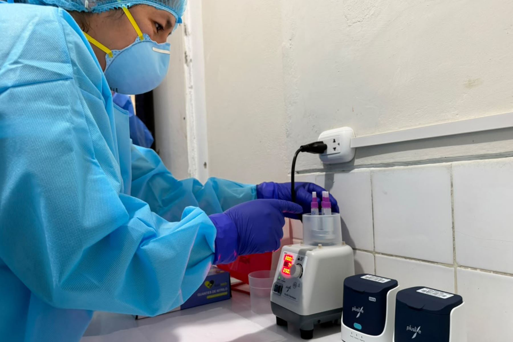 Permiten detectar la enfermedad a partir de muestras de esputo o hisopado, ofreciendo un diagnóstico certero en pocos minutos. Con esto, nos consolidamos como pioneros en la región de las Américas.  Foto: ANDINA/Difusión