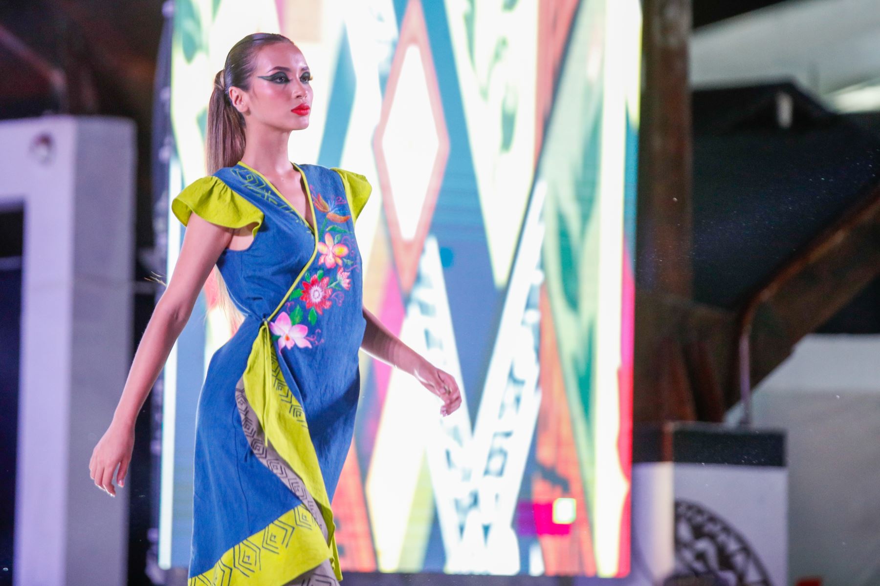 Esta noche, el talento, la creatividad y la identidad cultural de nuestra Amazonía en el Gran Desfile de Moda Étnica, una pasarela que celebra el arte, la tradición y la innovación a través de diseños inspirados en nuestra riqueza cultural. Photo: ANDINA/Ricardo Cuba