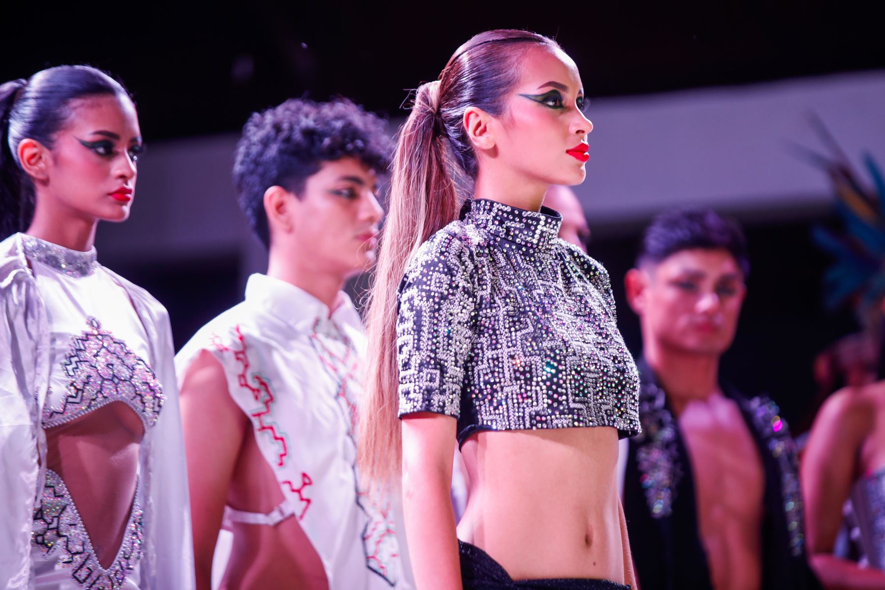 Esta noche, el talento, la creatividad y la identidad cultural de nuestra Amazonía en el Gran Desfile de Moda Étnica, una pasarela que celebra el arte, la tradición y la innovación a través de diseños inspirados en nuestra riqueza cultural. Photo: ANDINA/Ricardo Cuba