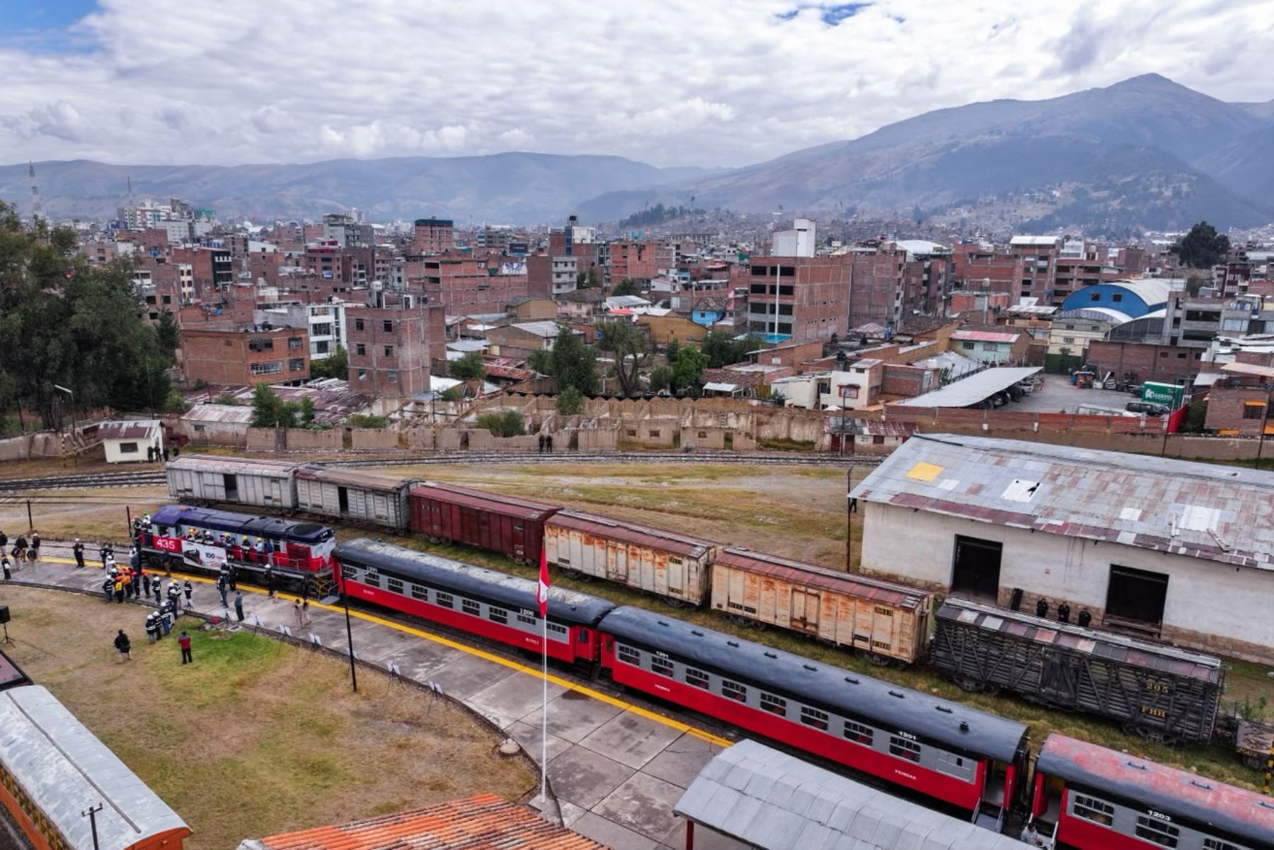 Presidenta Keiko Fujimori lideró el reinicio de operaciones del histórico Tren Macho en el tramo Chilca–Cuenca. Foto: ANDINA/Prensa Presidencia