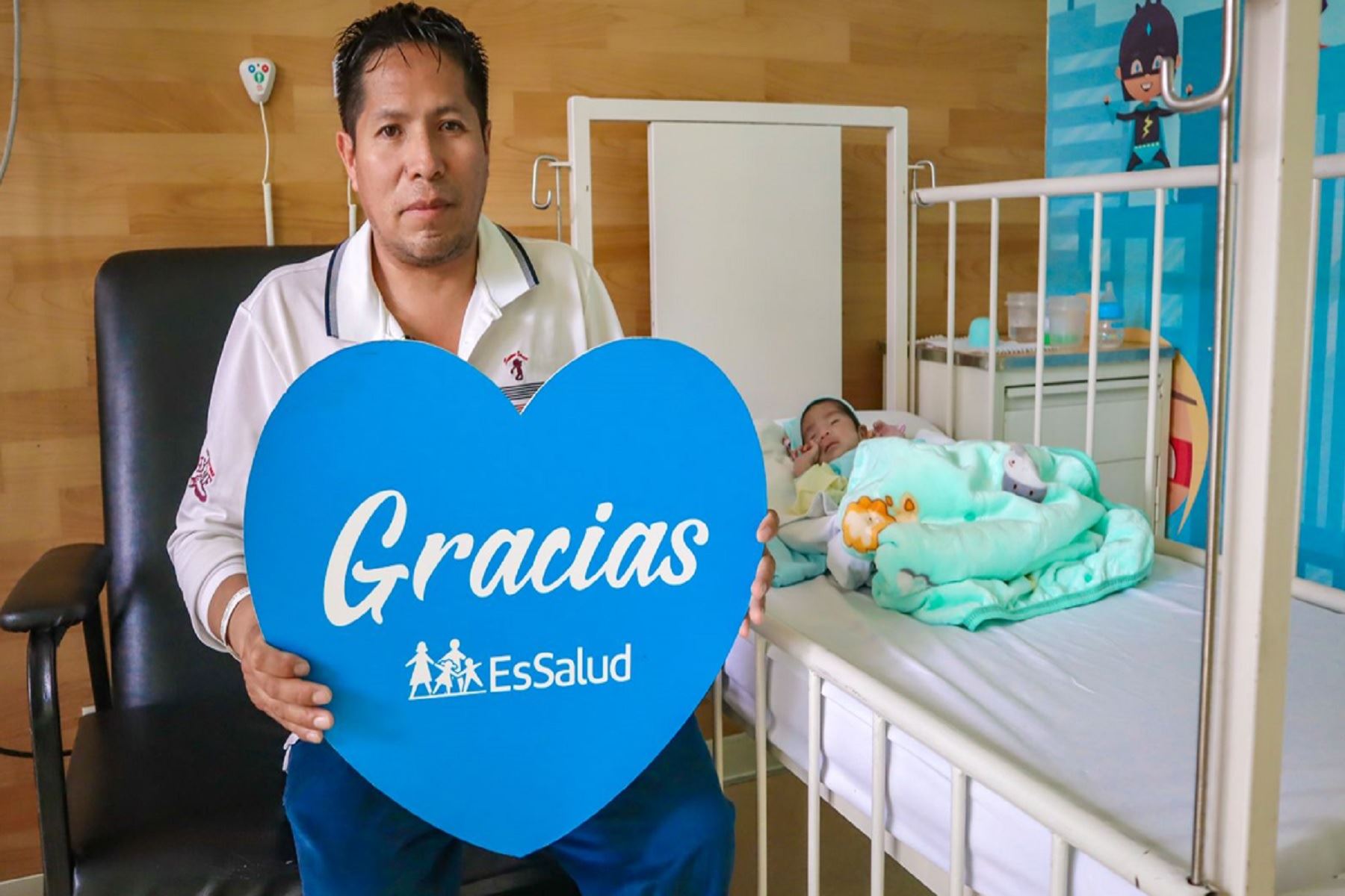 EsSalud implanta un marcapasos a un bebé de 20 días y le da una nueva oportunidad de vida