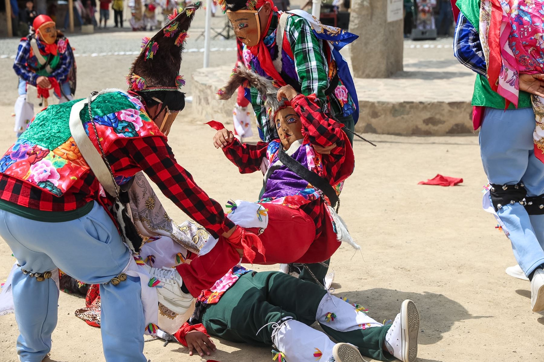 Las danzas tradicionales fueron protagonistas del festival Runa Raymi, que reunió a agrupaciones culturales de diversas localidades del país. El programa incluyó expresiones reconocidas por la Unesco, como la Huaconada de Mito y la Danza de las Tijeras, en homenaje al patrimonio cultural peruano. Foto: ANDINA/Luis Iparraguirre.