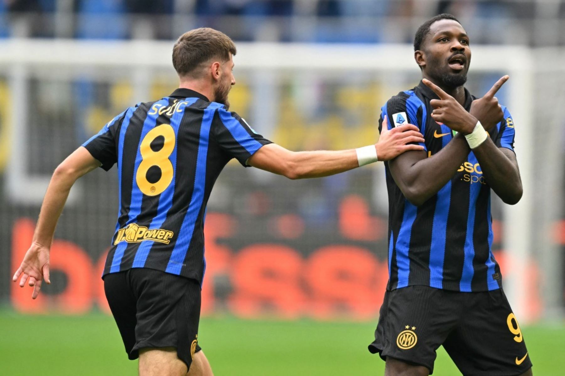 Inter remonta sobre la hora ante Fiorentina y se une a la Lazio al frente de la Serie A