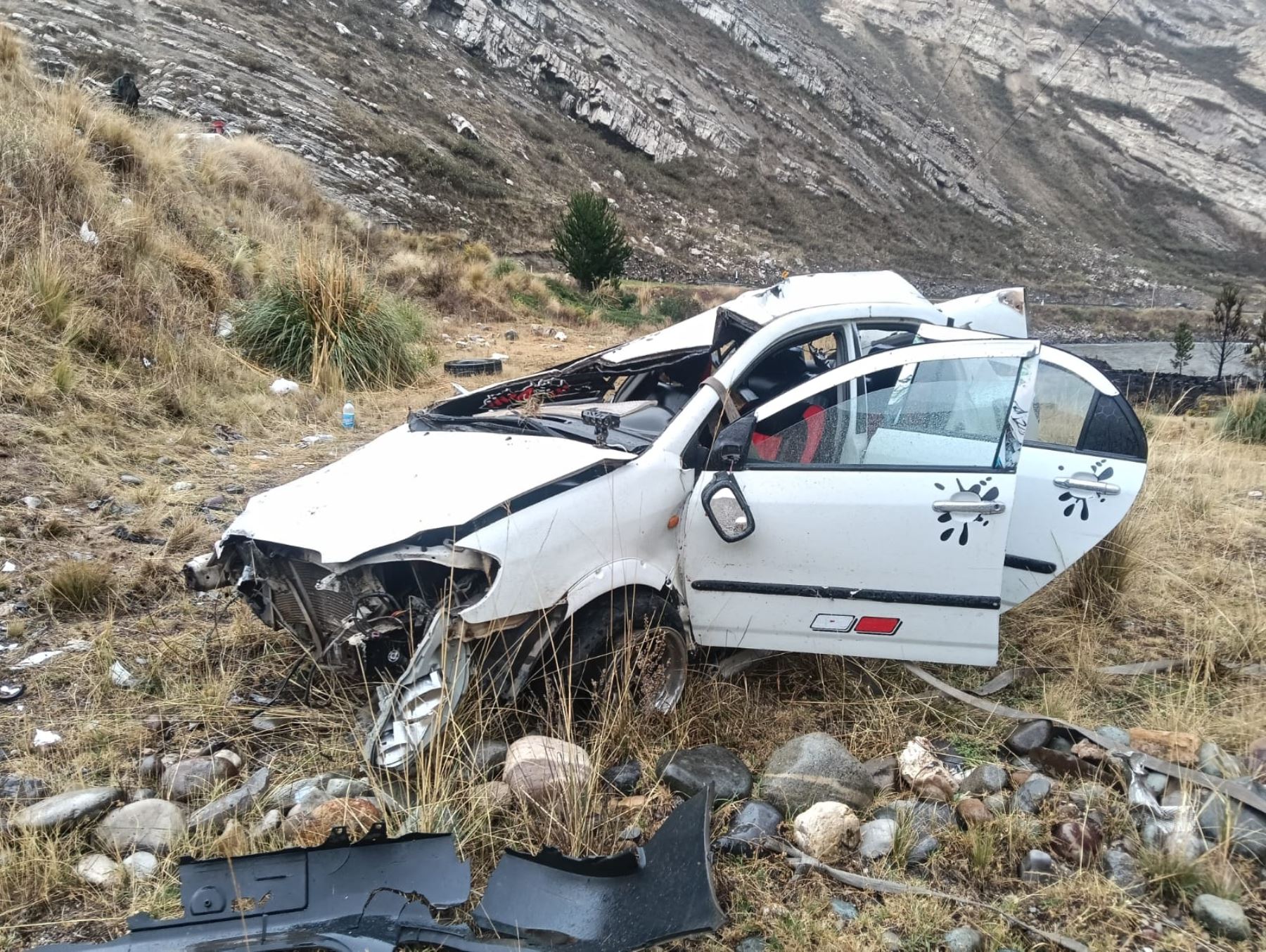 Carretera Central: automóvil sufre despiste y accidente deja seis heridos de gravedad