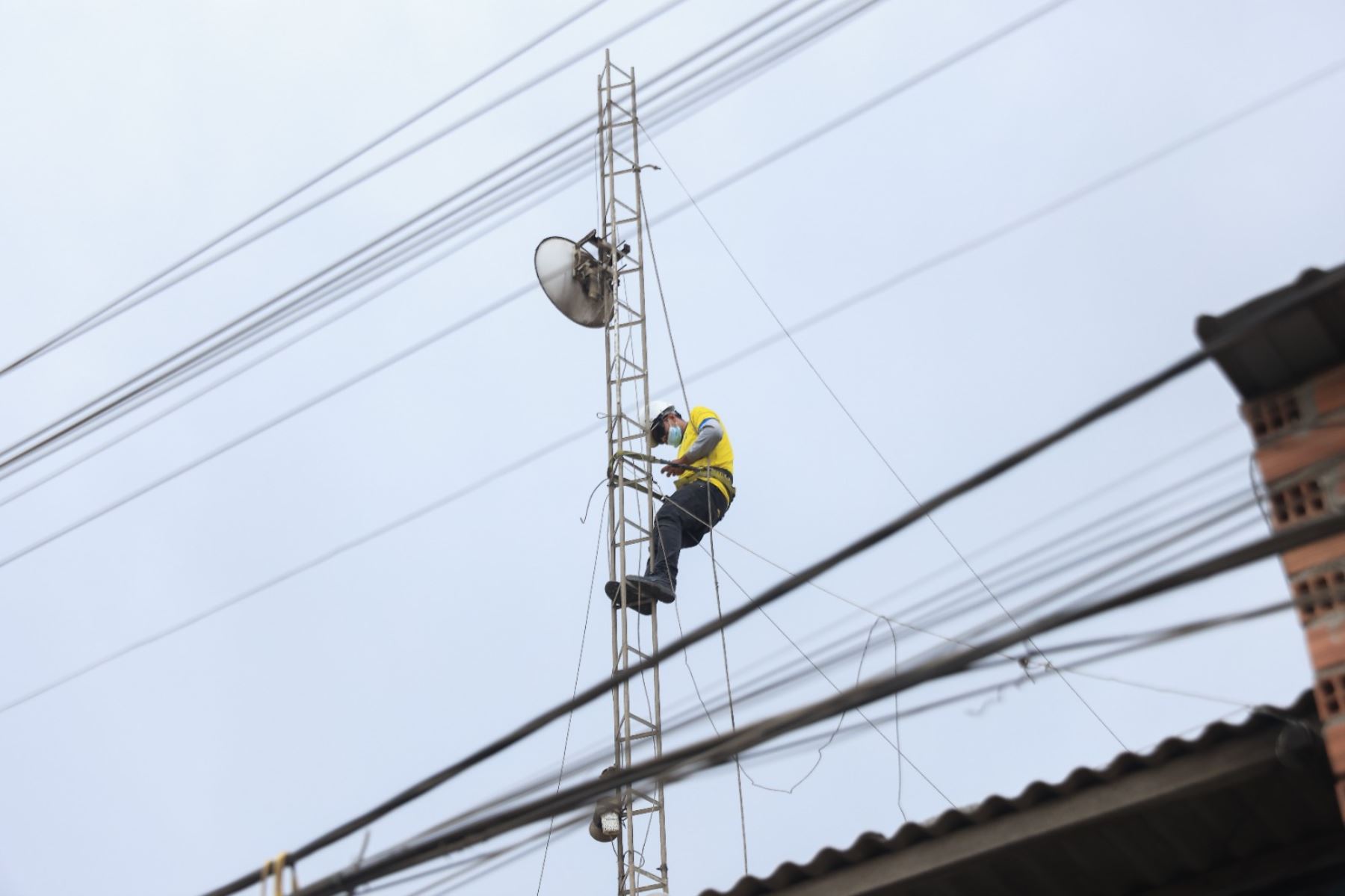 Presidenta Keiko Fujimori lideró un megaoperativo simultáneo para desmantelar estaciones ilegales y antenas clandestinas de telecomunicaciones instaladas en los alrededores de diversos penales del país Foto: ANDINA/Prensa Presidencia