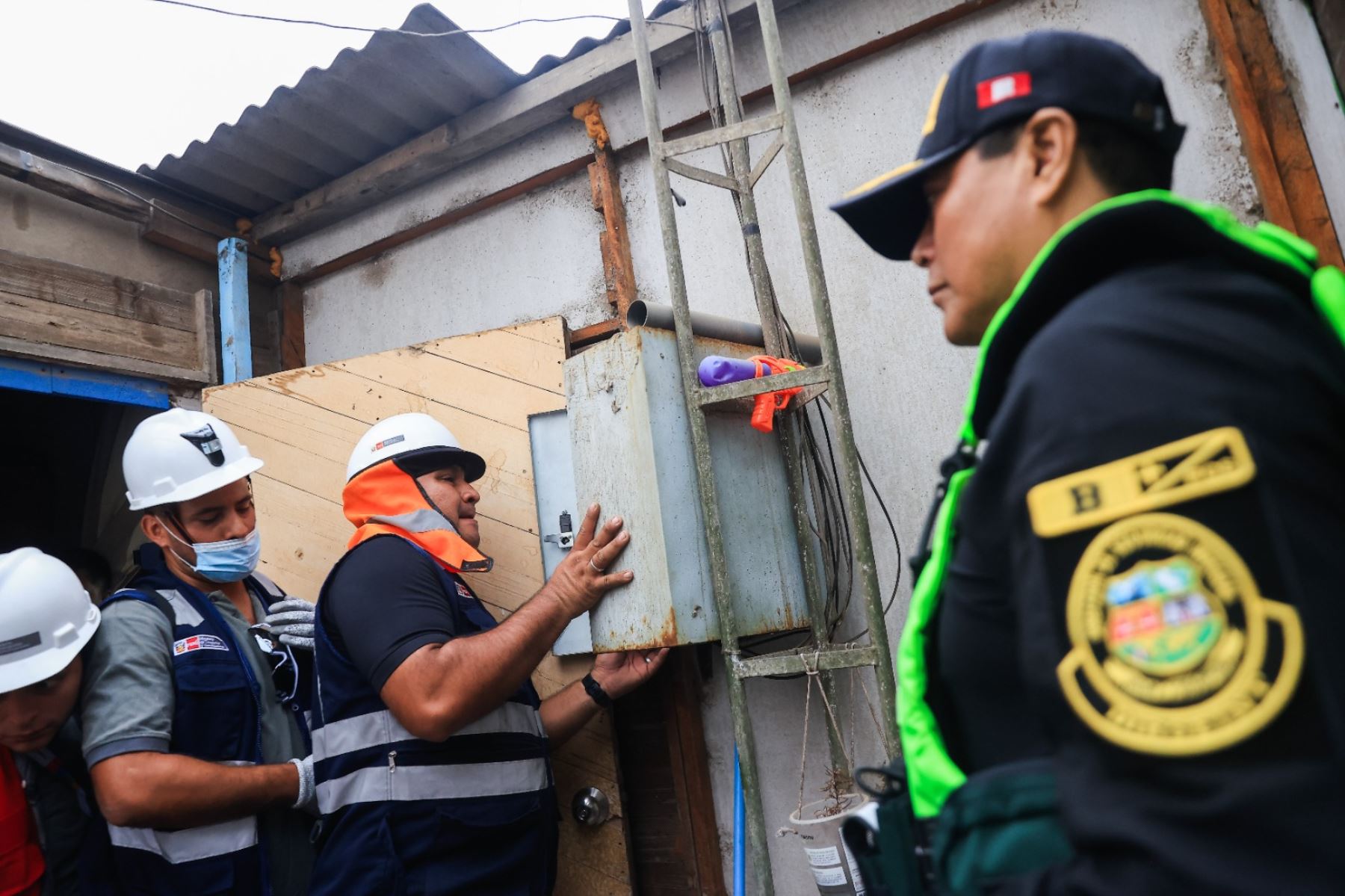Presidenta Keiko Fujimori lideró un megaoperativo simultáneo para desmantelar estaciones ilegales y antenas clandestinas de telecomunicaciones instaladas en los alrededores de diversos penales del país Foto: ANDINA/Prensa Presidencia