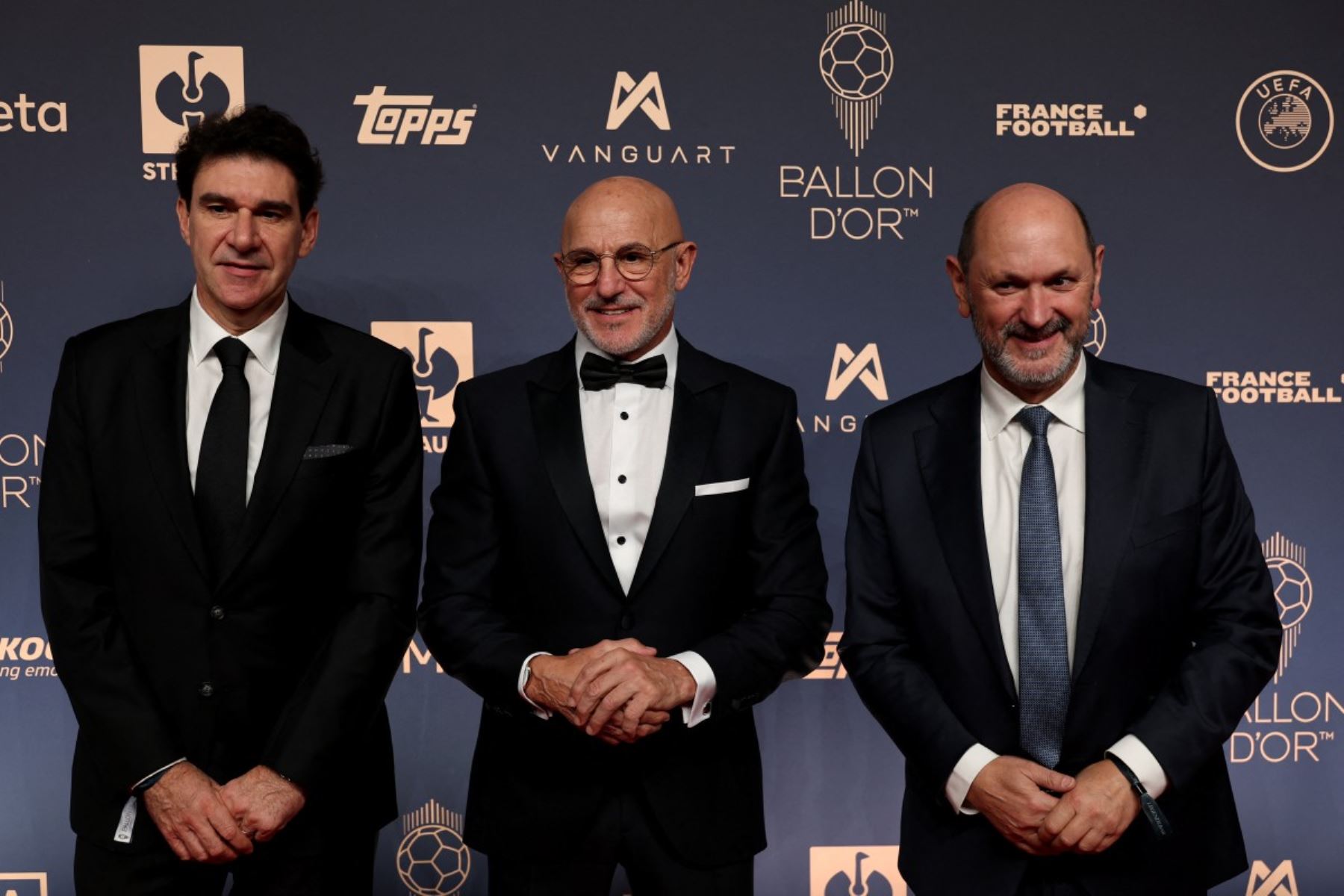 Aitor Karanka, Luis de la Fuente y Rafael Louzán participaron en la ceremonia del Balón de Oro 2026 en Londres. De la Fuente, seleccionador de España y campeón del Mundial 2026, recibió el Trofeo Johan Cruyff al mejor entrenador del fútbol masculino. Foto: AFP
